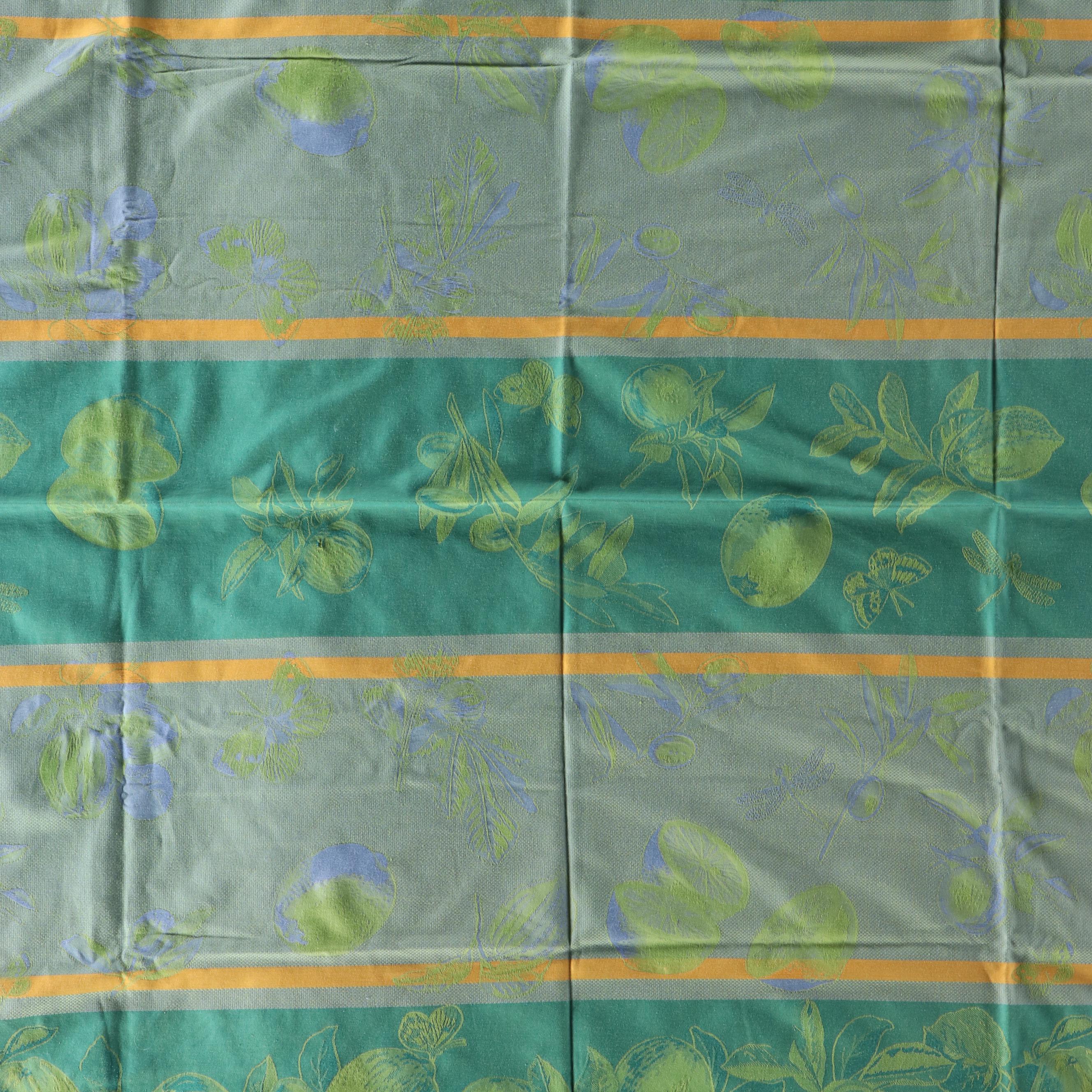 Le Jacquard Français Linen Table Runner with More Table Linens