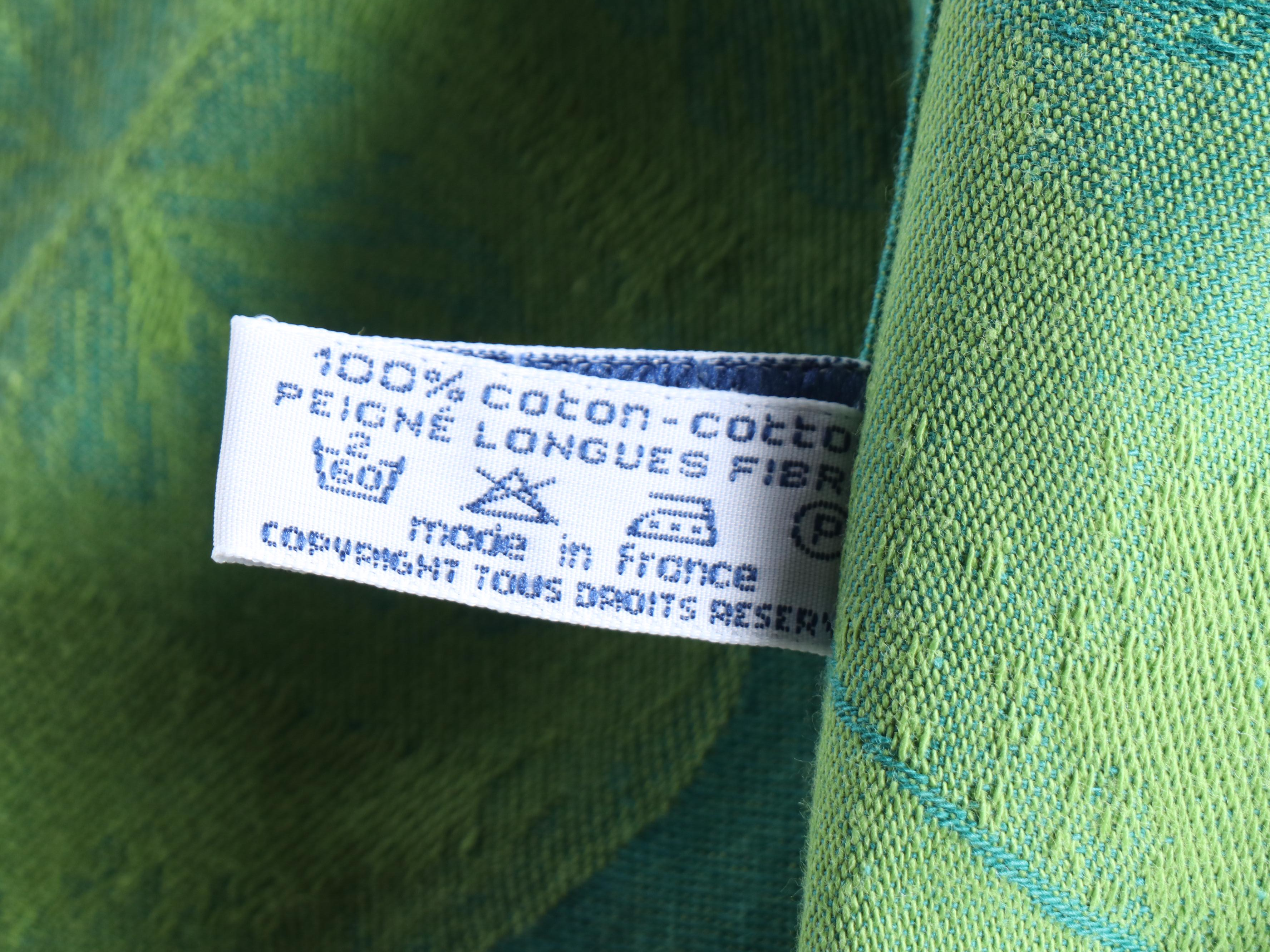 Le Jacquard Français Linen Table Runner with More Table Linens