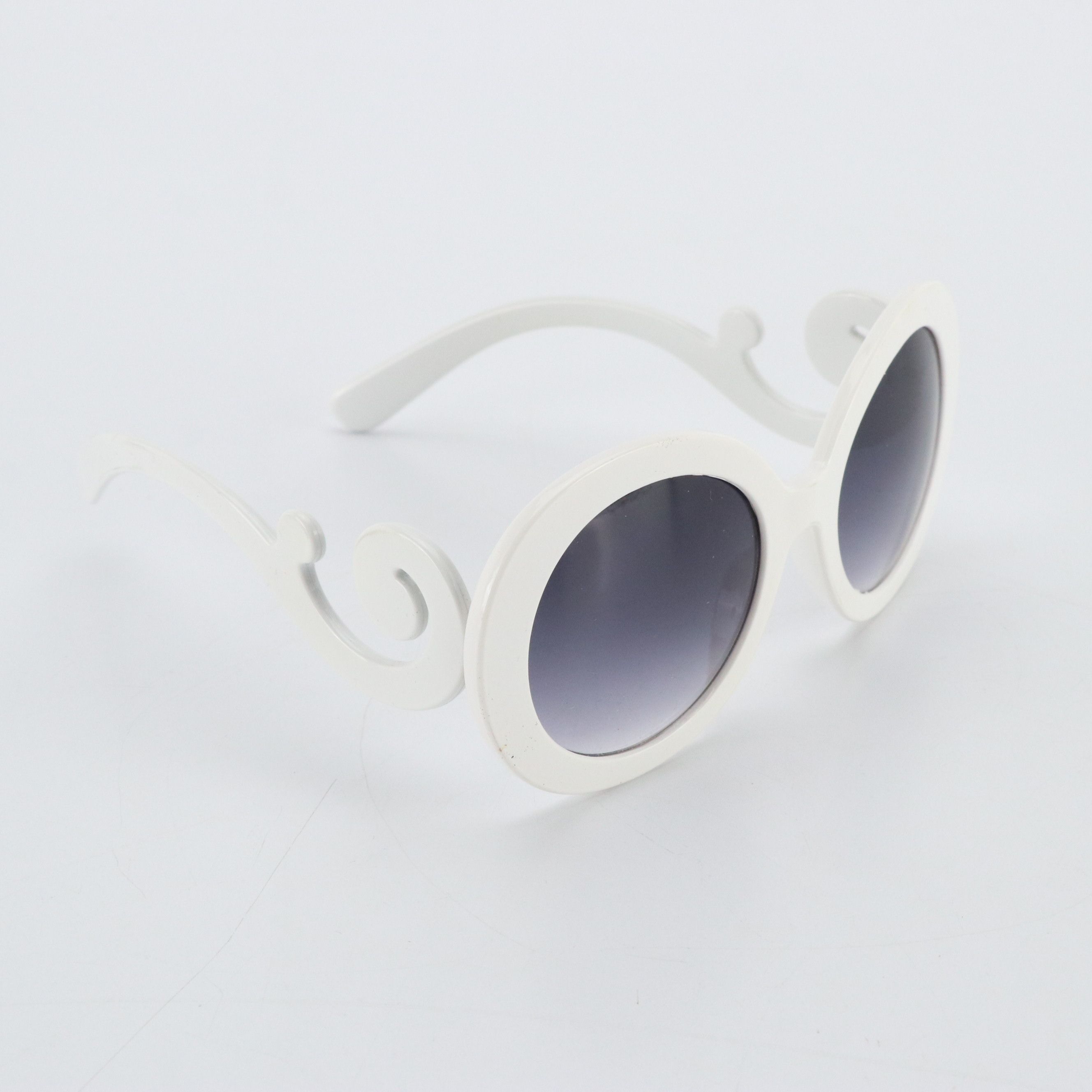 Round Gradient Lens Sunglasses with Soft Case