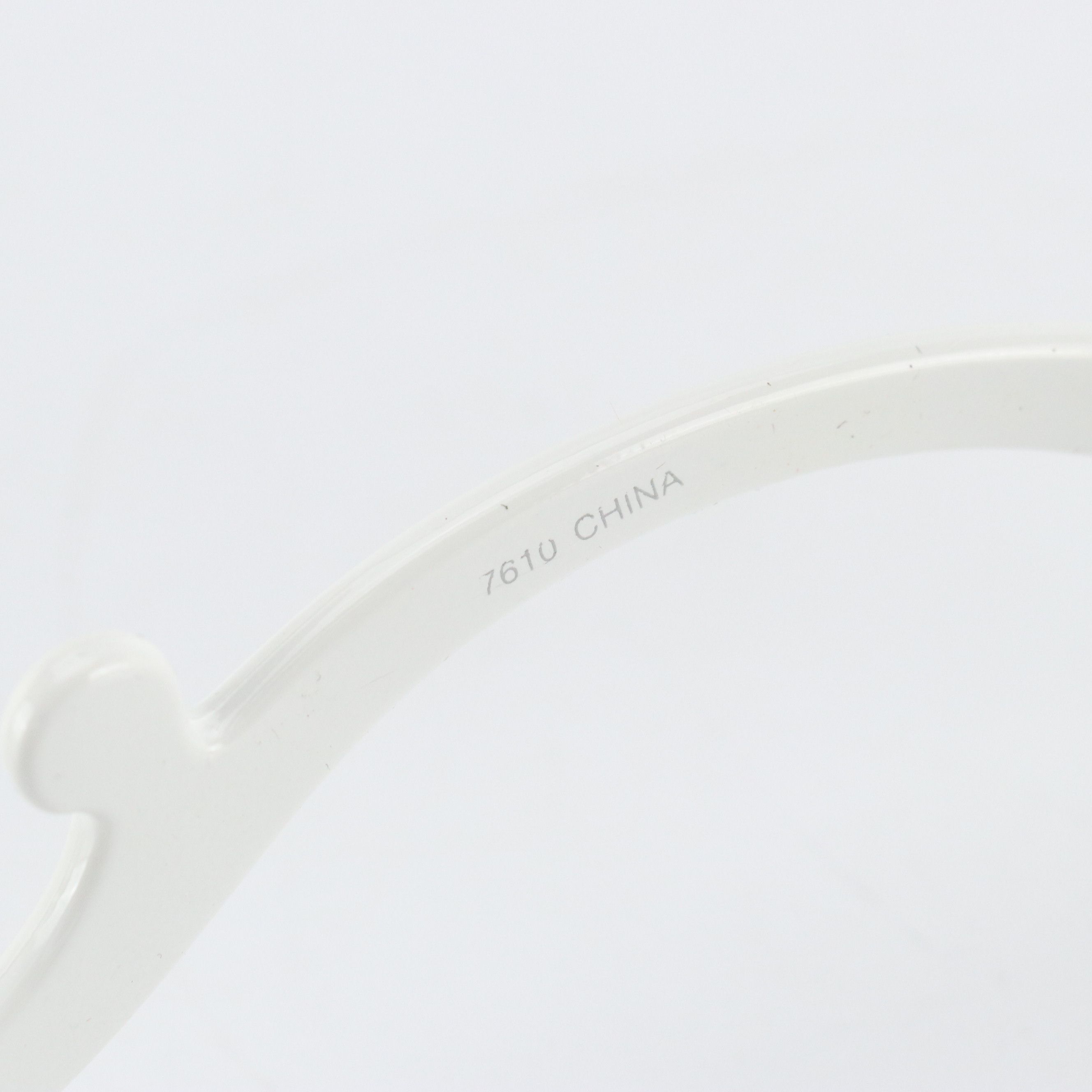 Round Gradient Lens Sunglasses with Soft Case