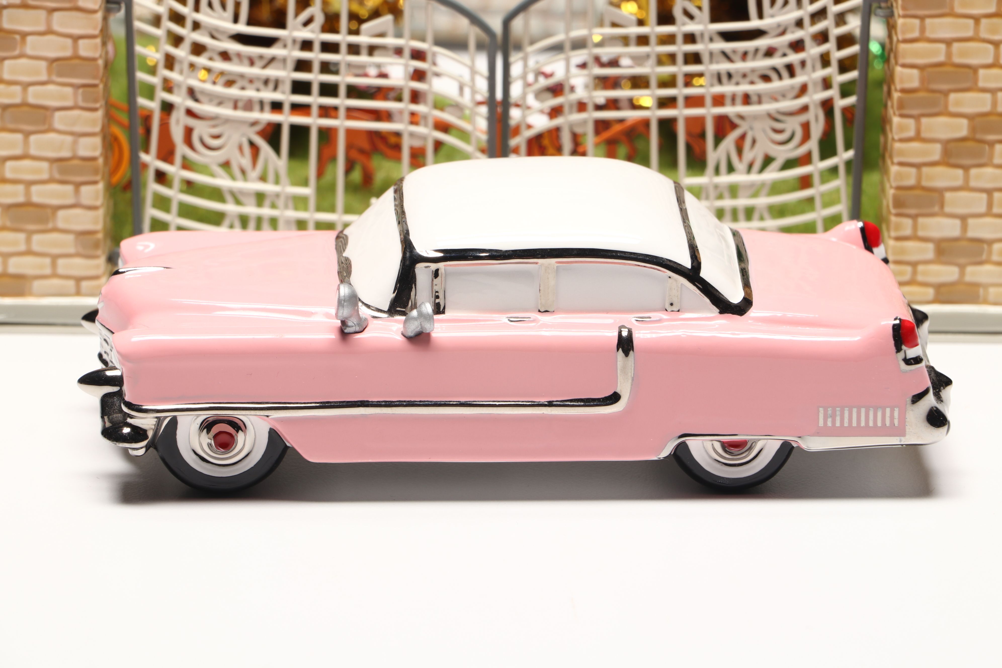 Special Edition Gift Set of "Elvis Presley's Graceland" by Department 56