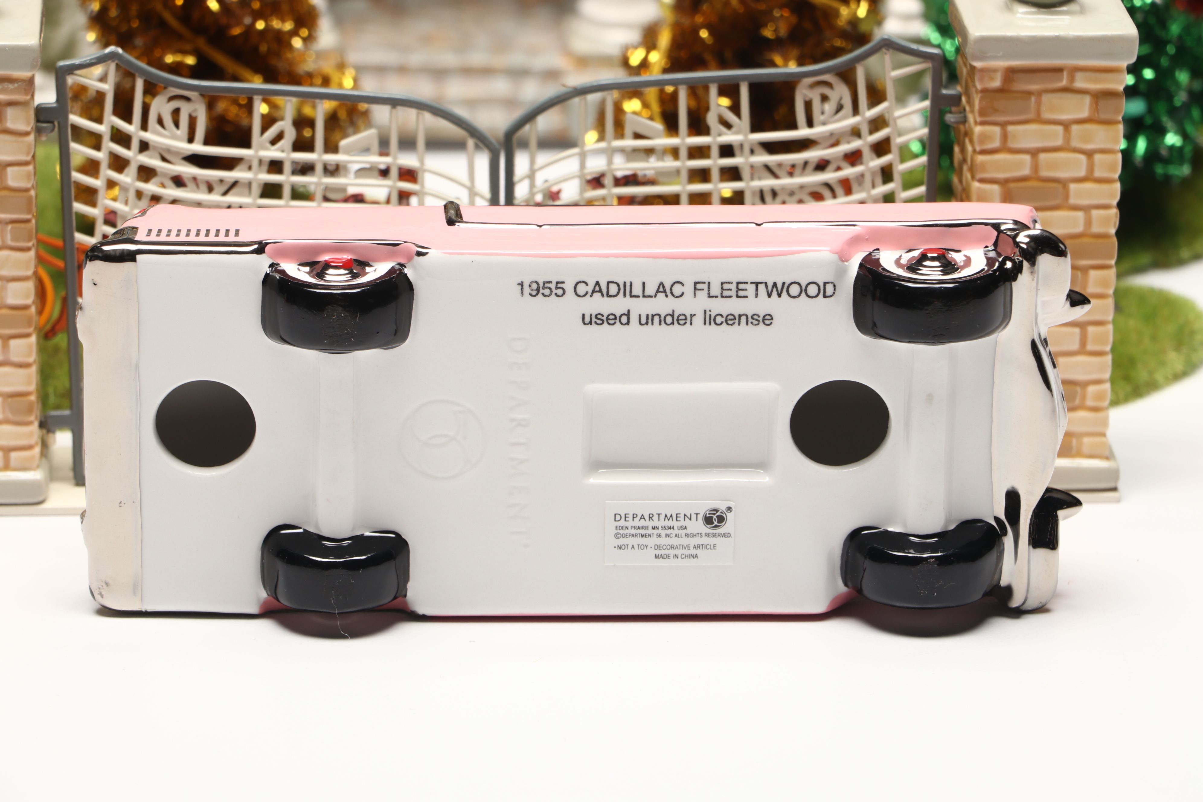 Special Edition Gift Set of "Elvis Presley's Graceland" by Department 56