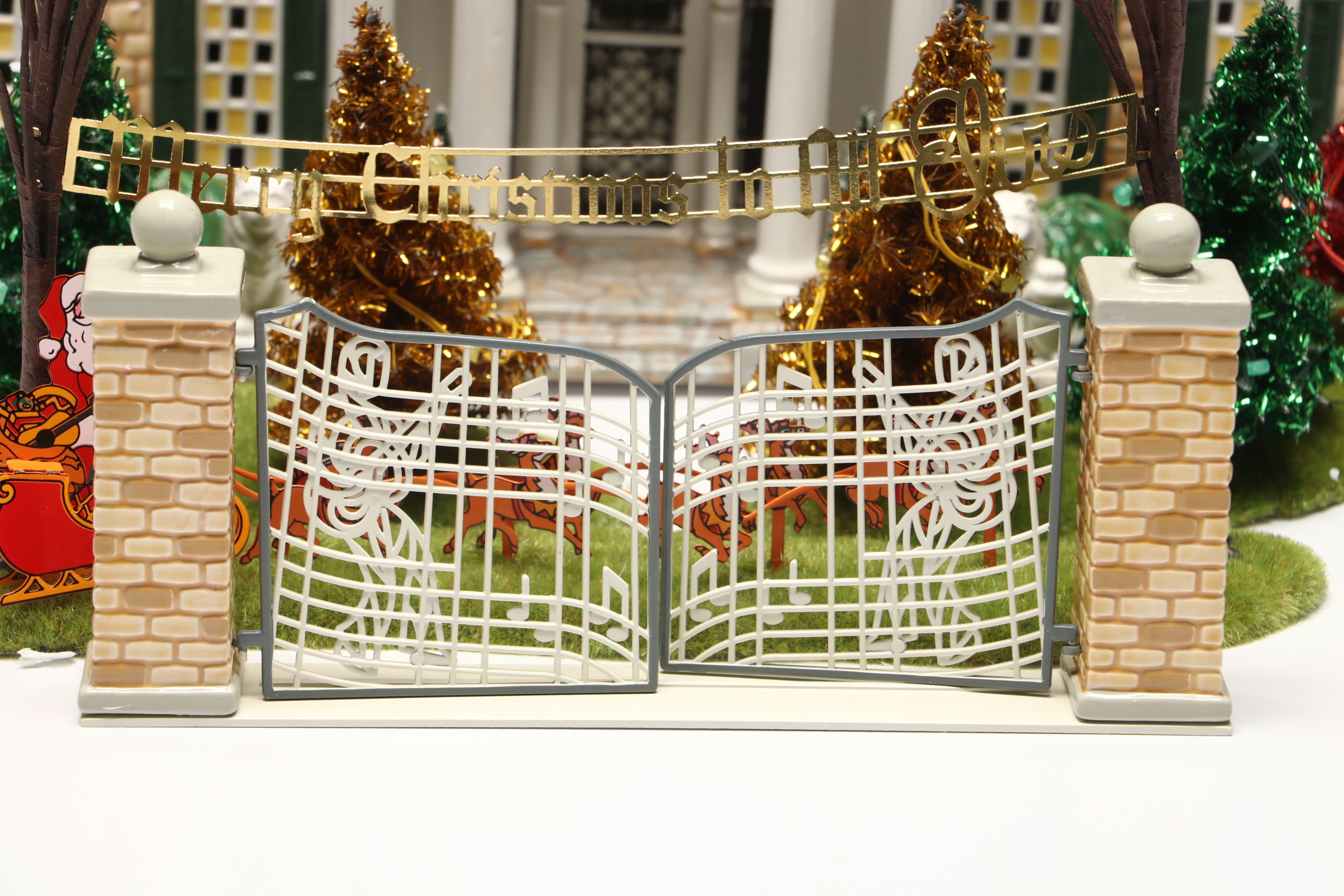 Special Edition Gift Set of "Elvis Presley's Graceland" by Department 56