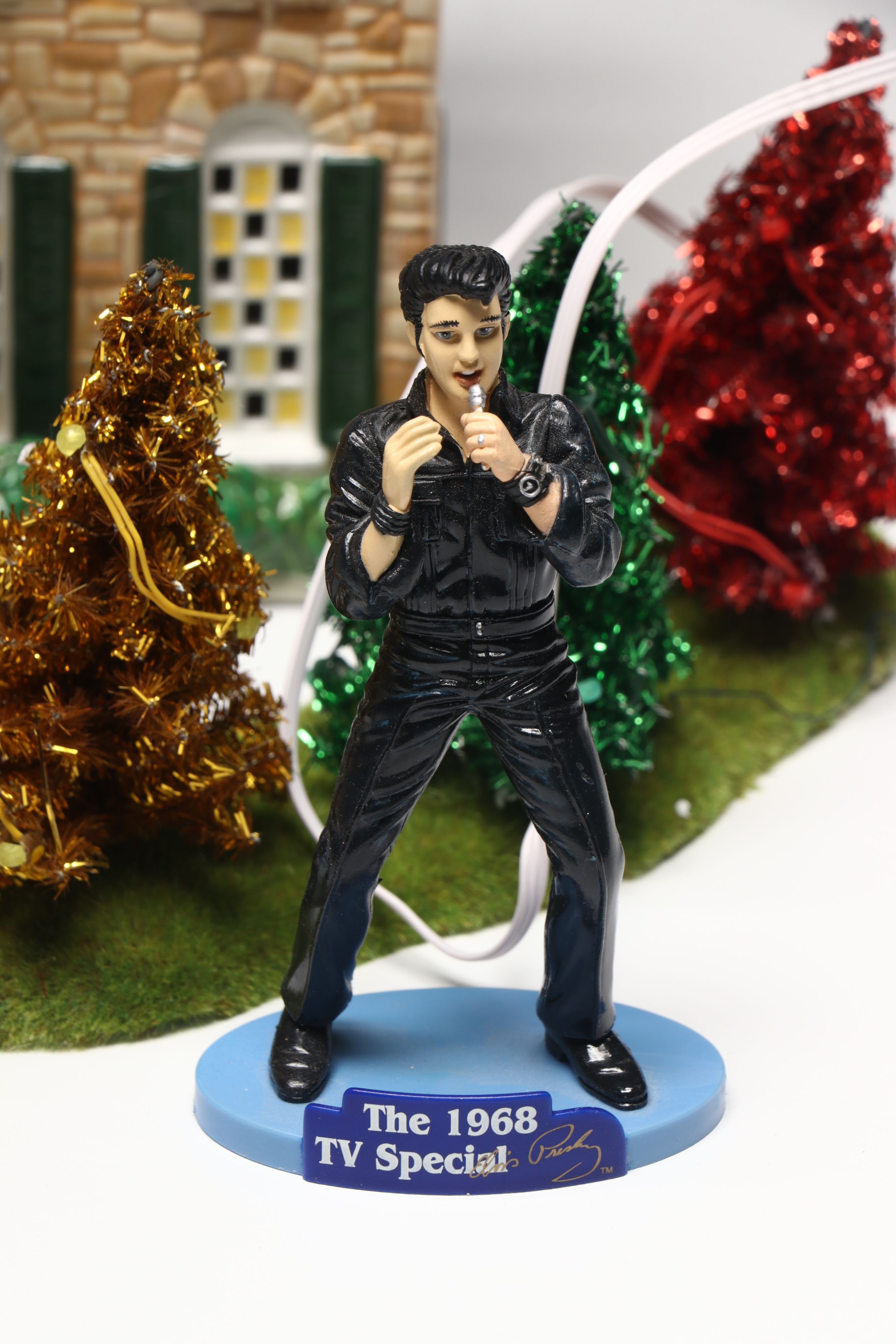 Special Edition Gift Set of "Elvis Presley's Graceland" by Department 56