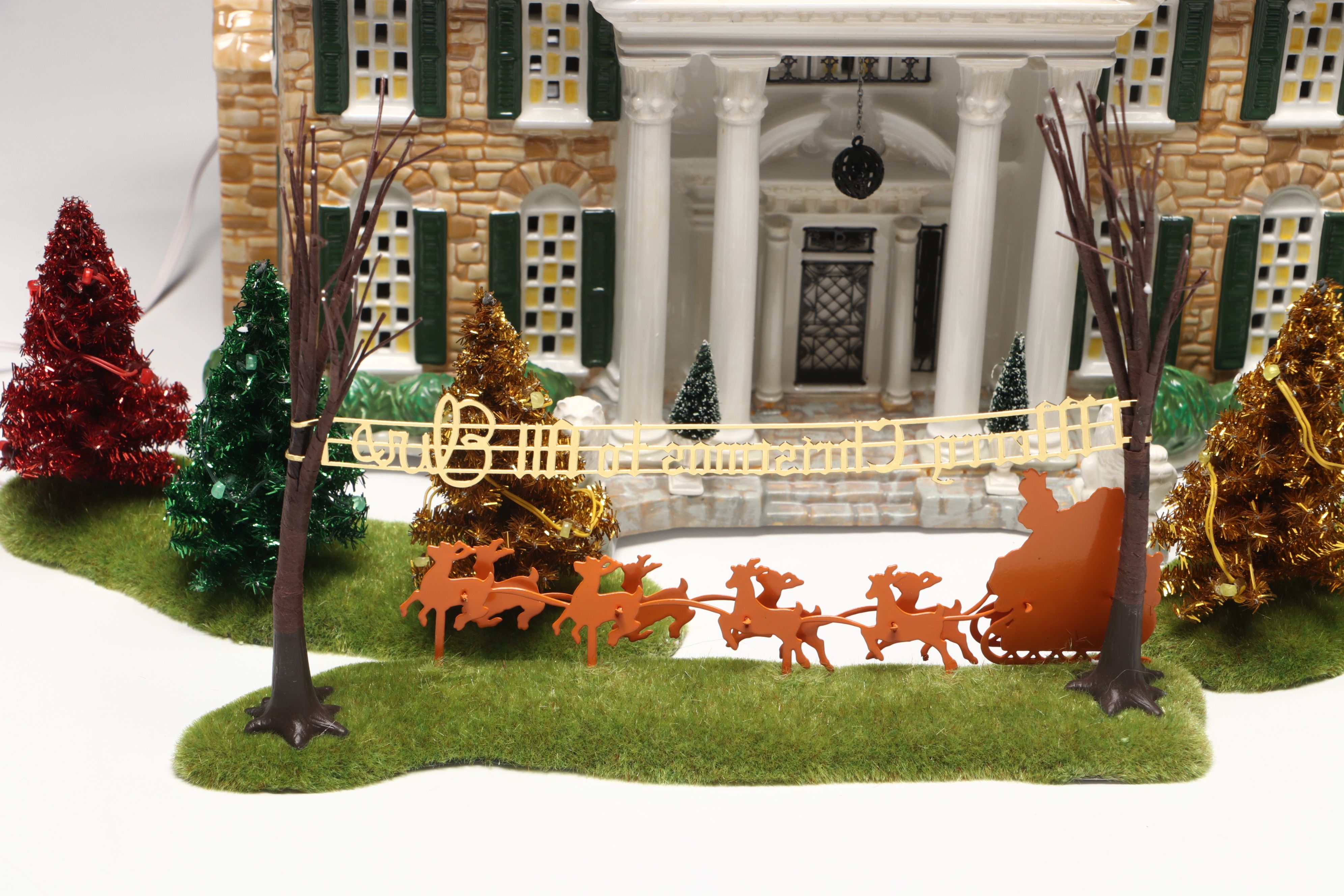 Special Edition Gift Set of "Elvis Presley's Graceland" by Department 56