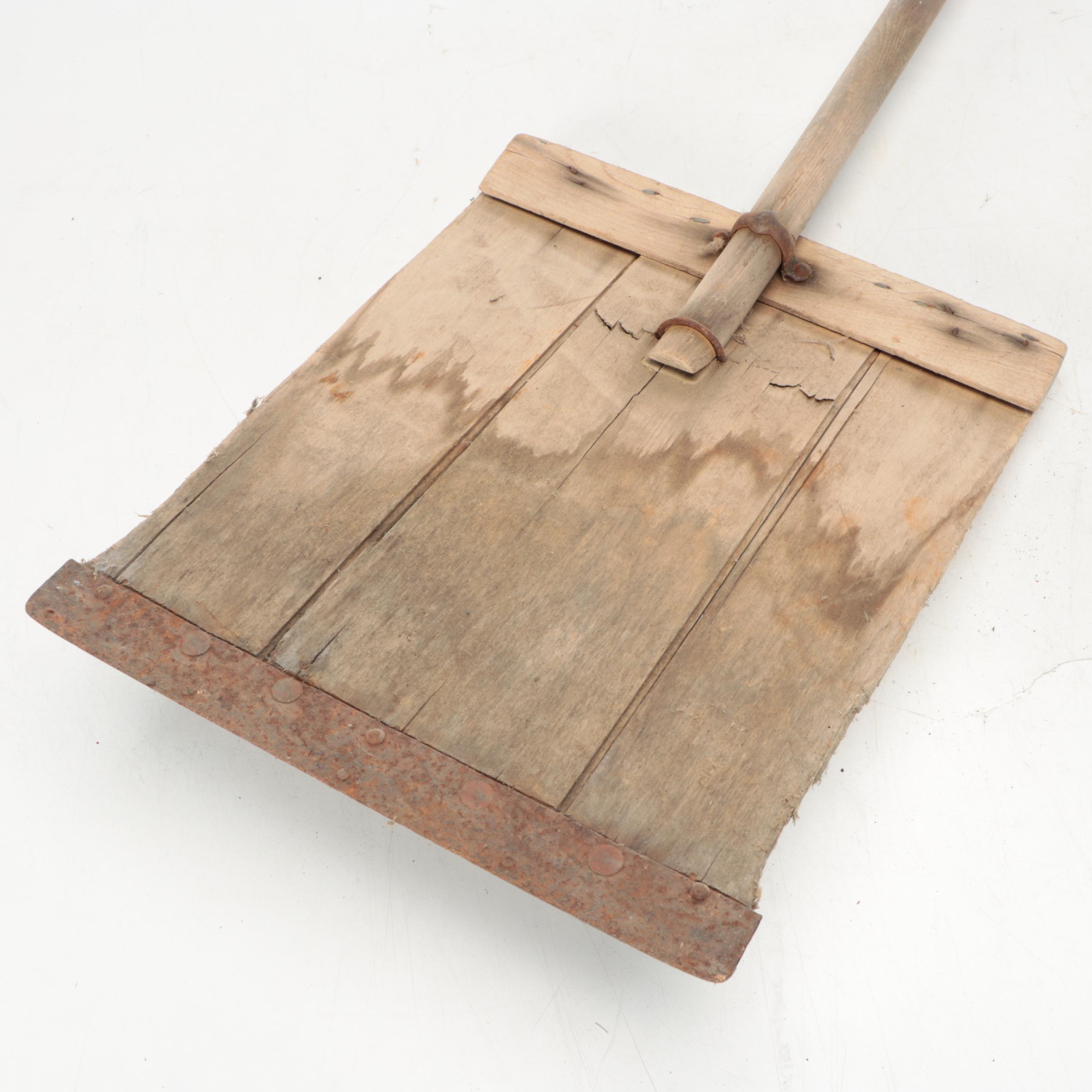 Split Wood Handle Railroad Shovel with Wooden Tool Box