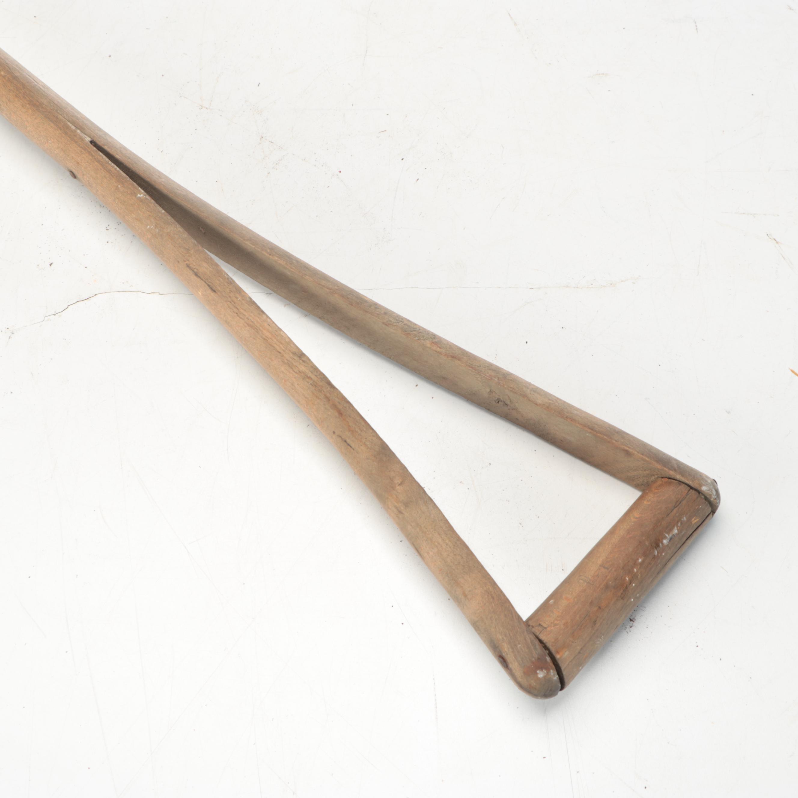Split Wood Handle Railroad Shovel with Wooden Tool Box