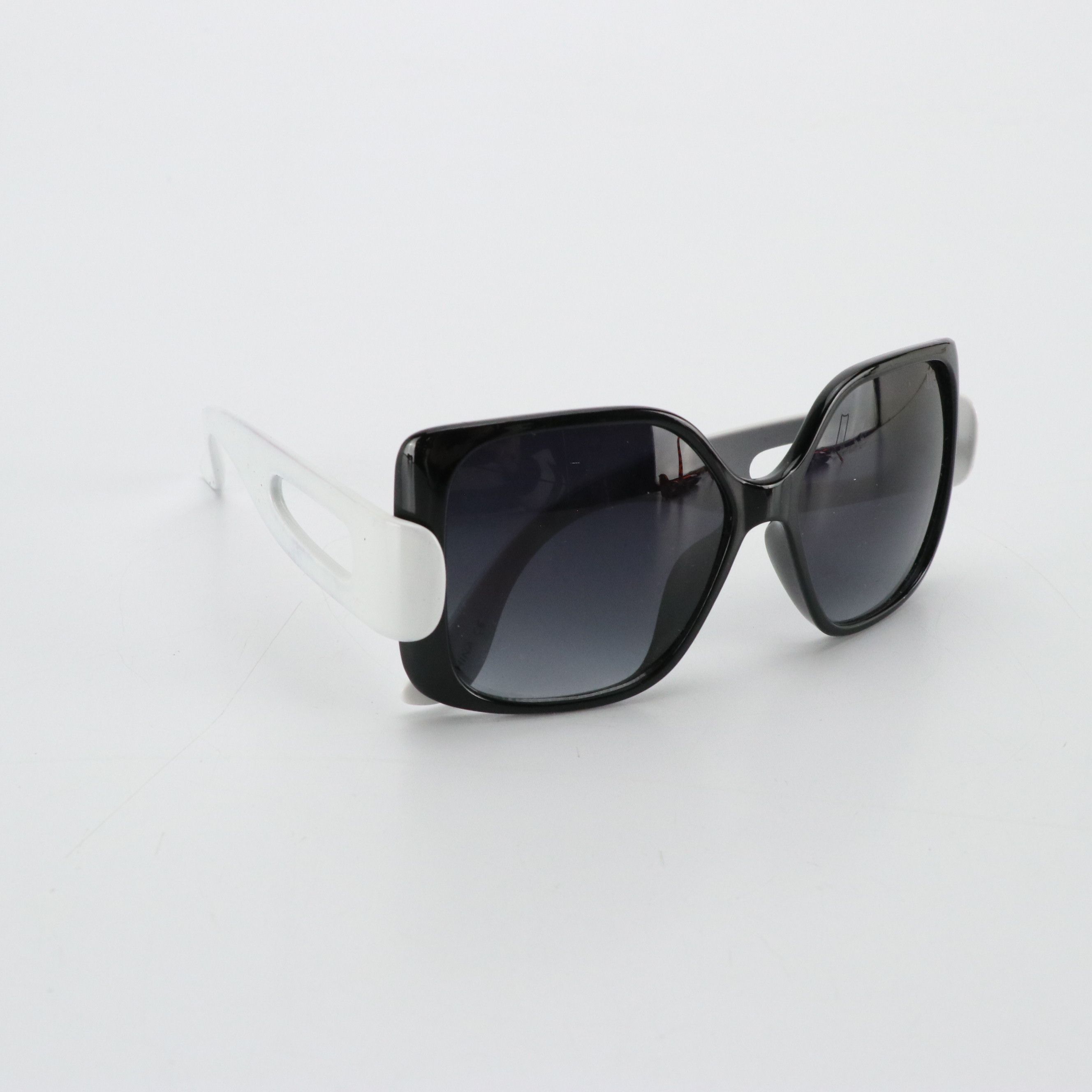 Oscar de La Renta, Relic and More Oversized, Oval and Aviator Sunglasses