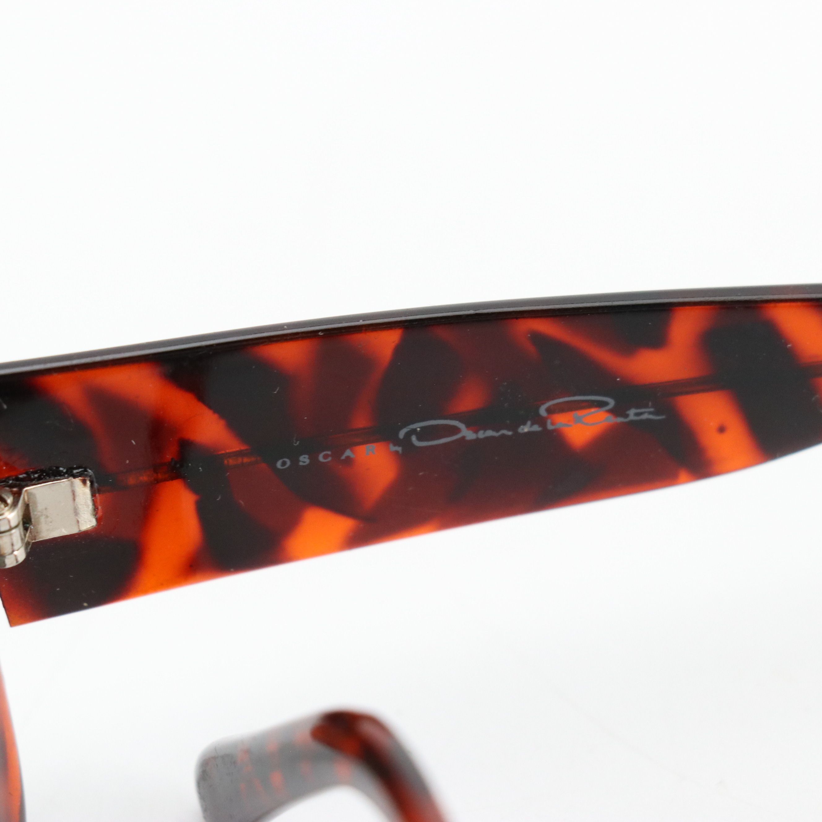 Oscar de La Renta, Relic and More Oversized, Oval and Aviator Sunglasses