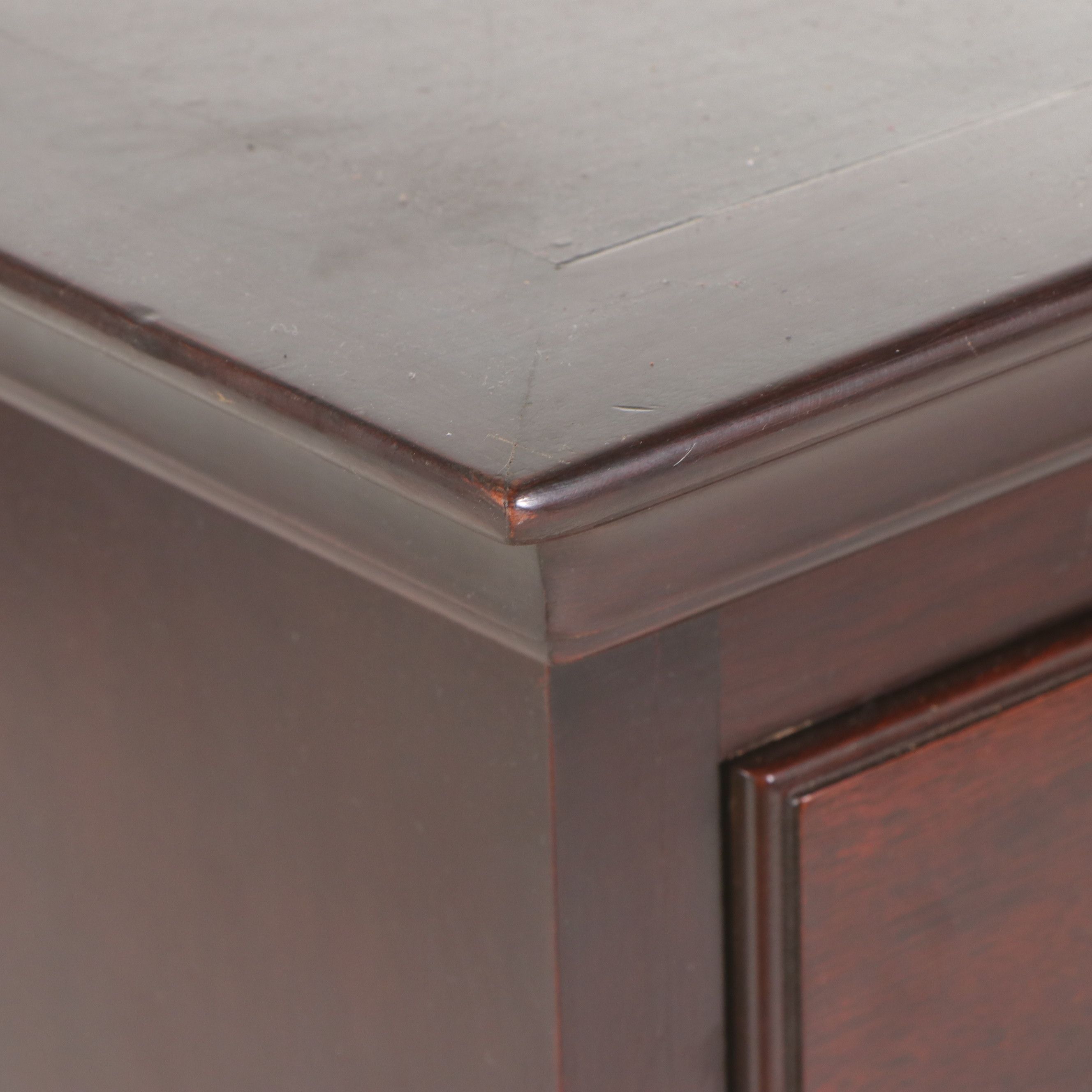 Queen Anne Style Mahogany Chest on Chest, Mid to Late 20th Century