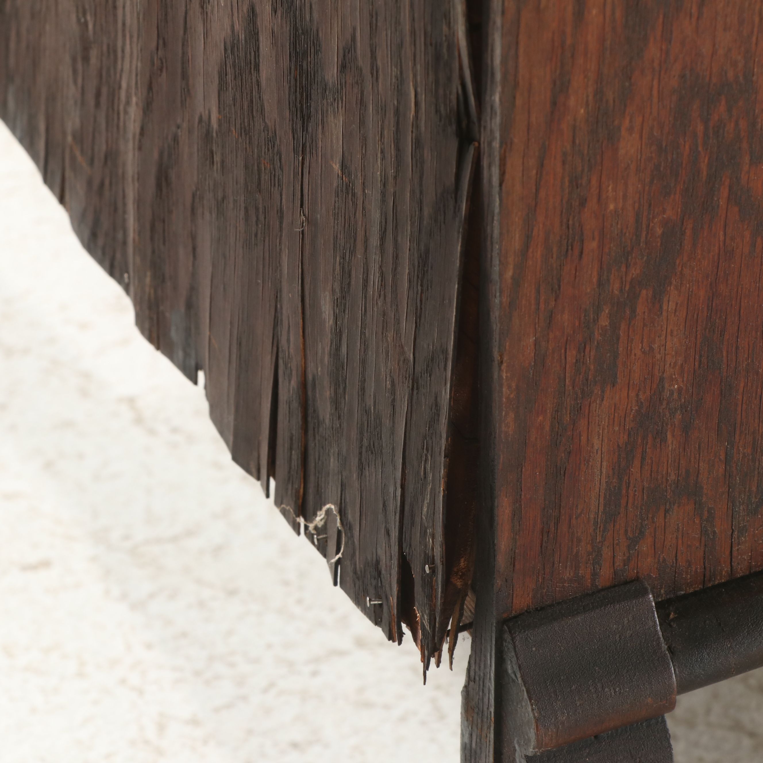 American Edwardian Tiger Oak Bow-Front China Cabinet, Early 20th Century