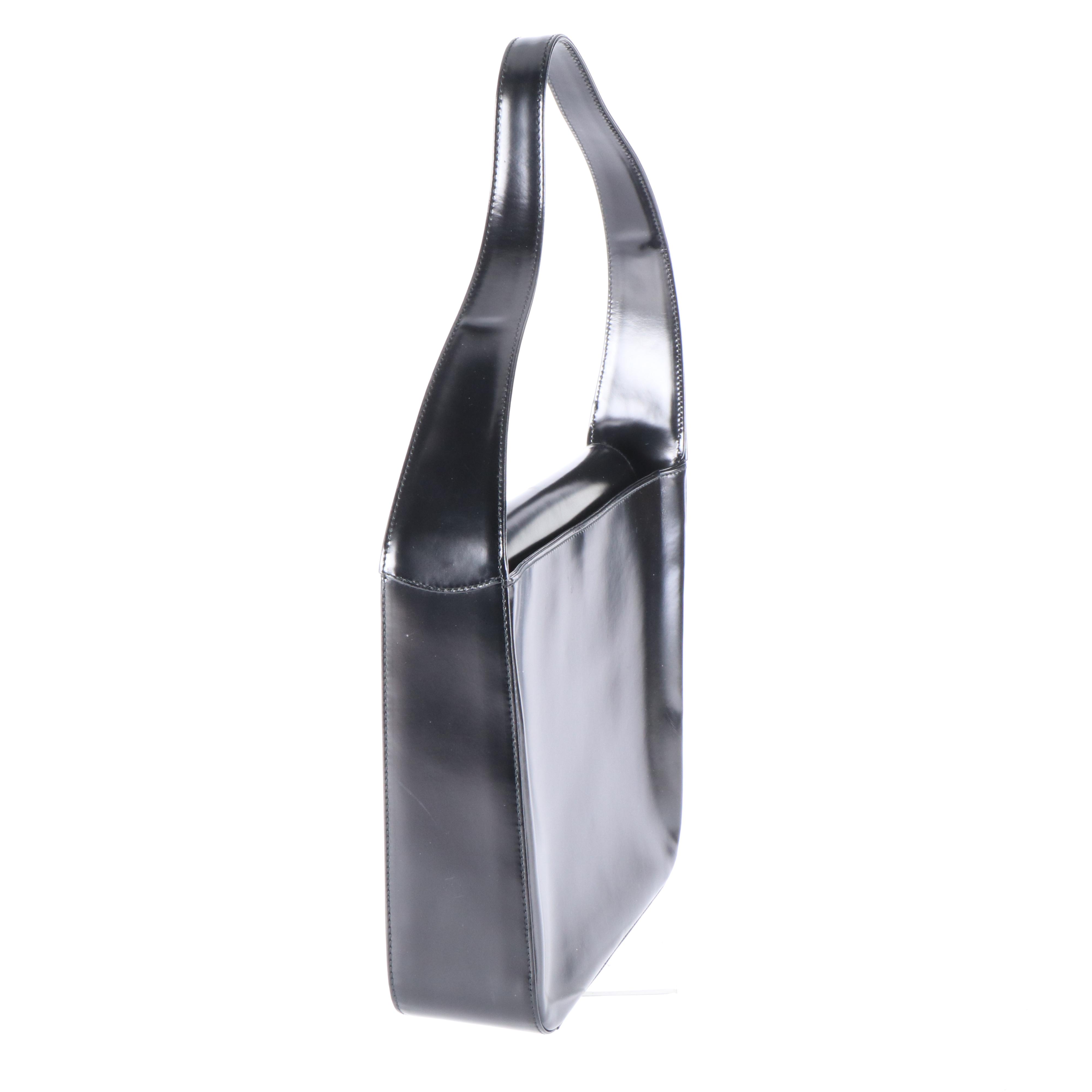 Gucci Interlocking G Shoulder Bag in Black Patent Leather