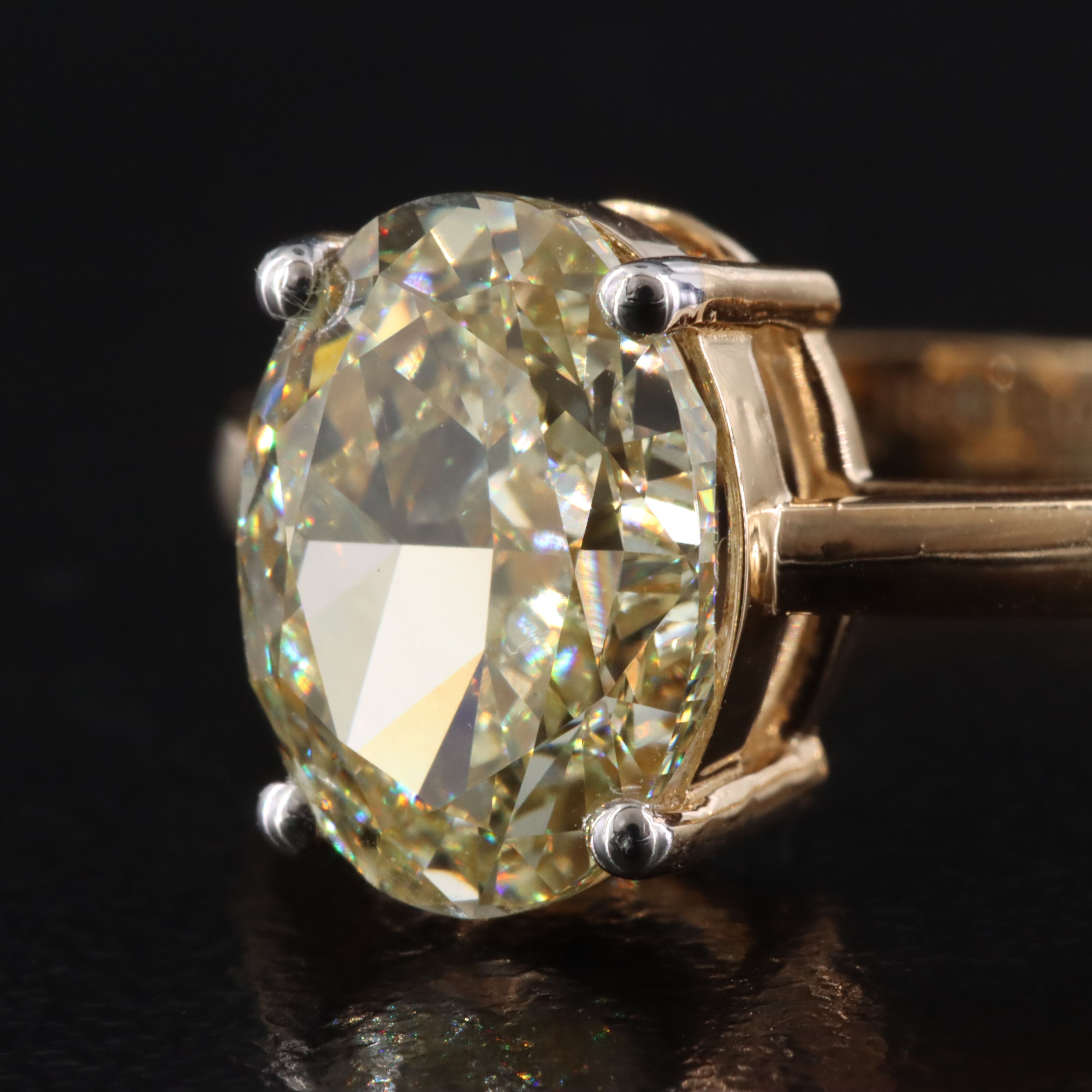 18K 3.07 CT Lab Grown Fancy Yellow Diamond Solitaire Ring with IGI Report