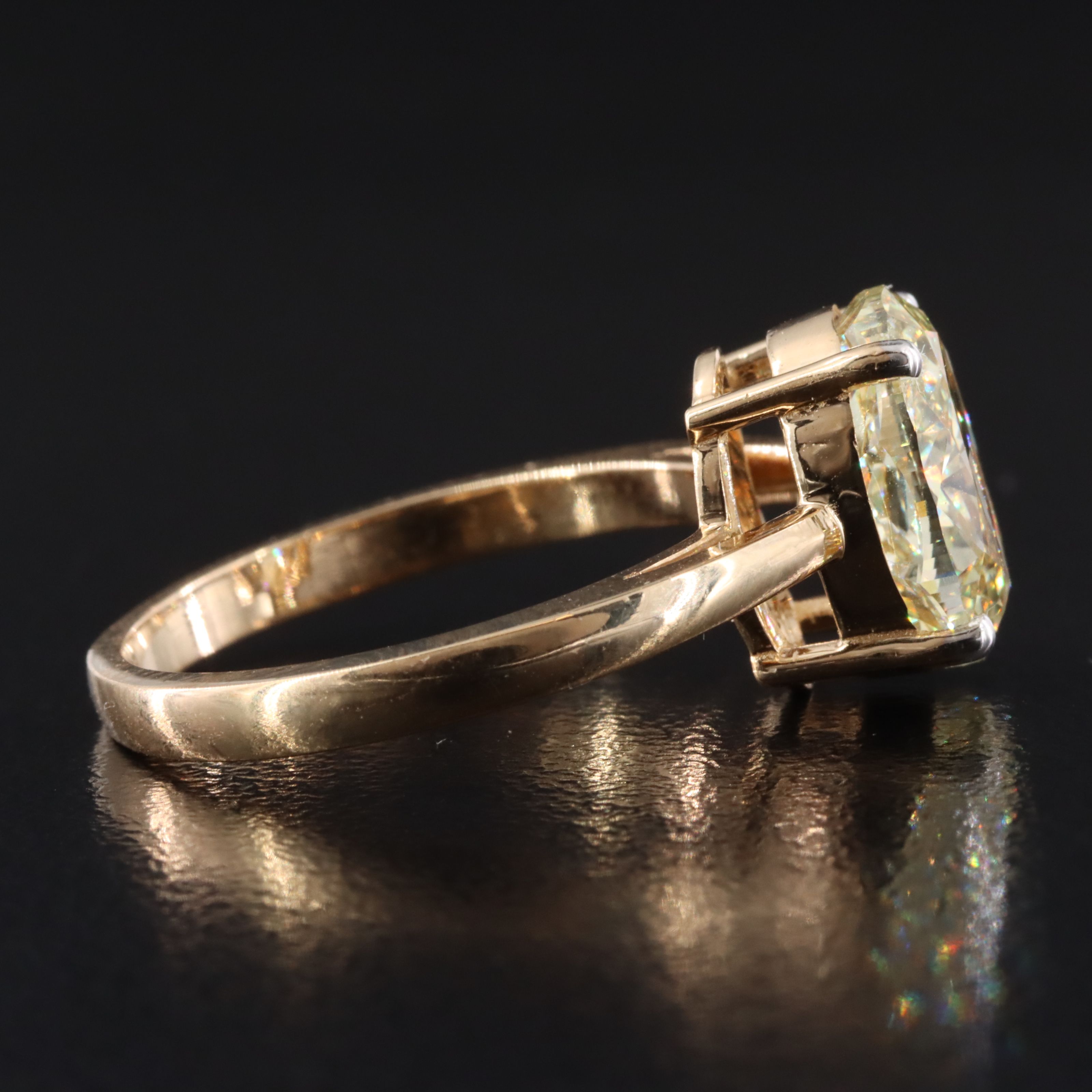 18K 3.07 CT Lab Grown Fancy Yellow Diamond Solitaire Ring with IGI Report