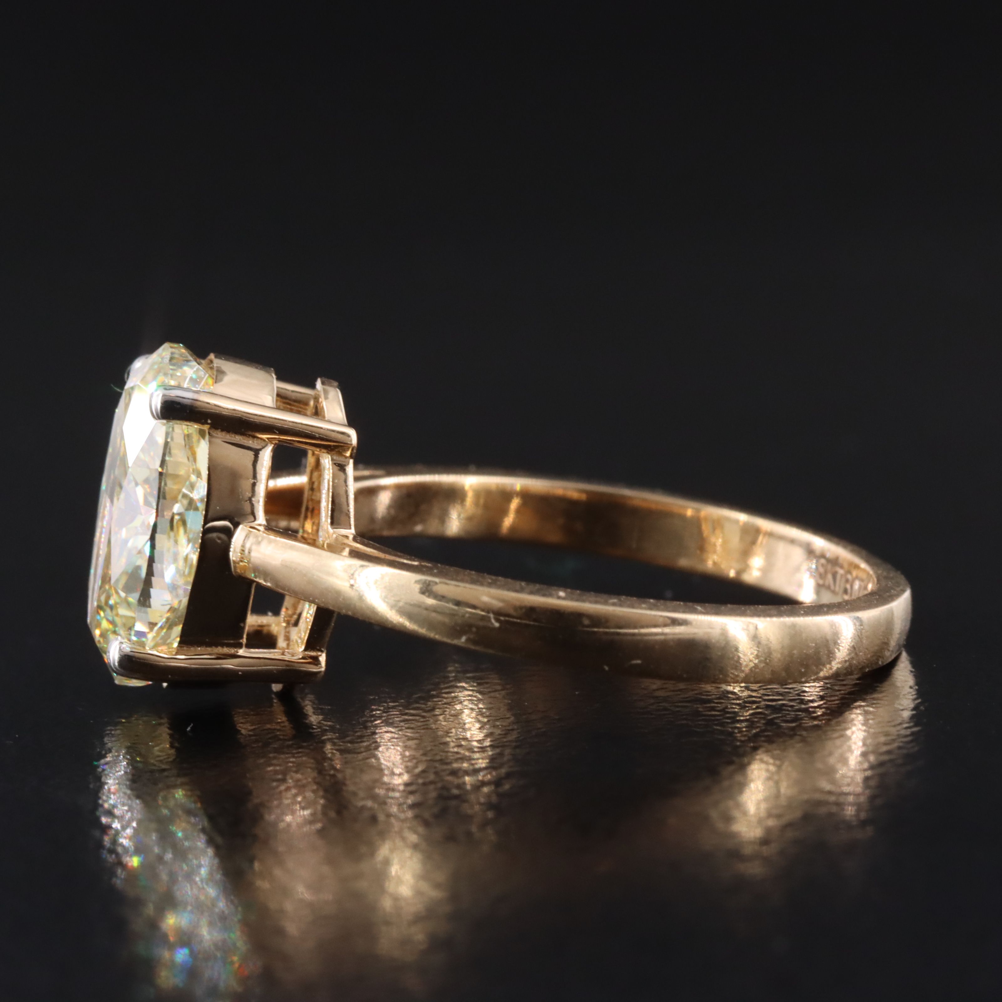18K 3.07 CT Lab Grown Fancy Yellow Diamond Solitaire Ring with IGI Report