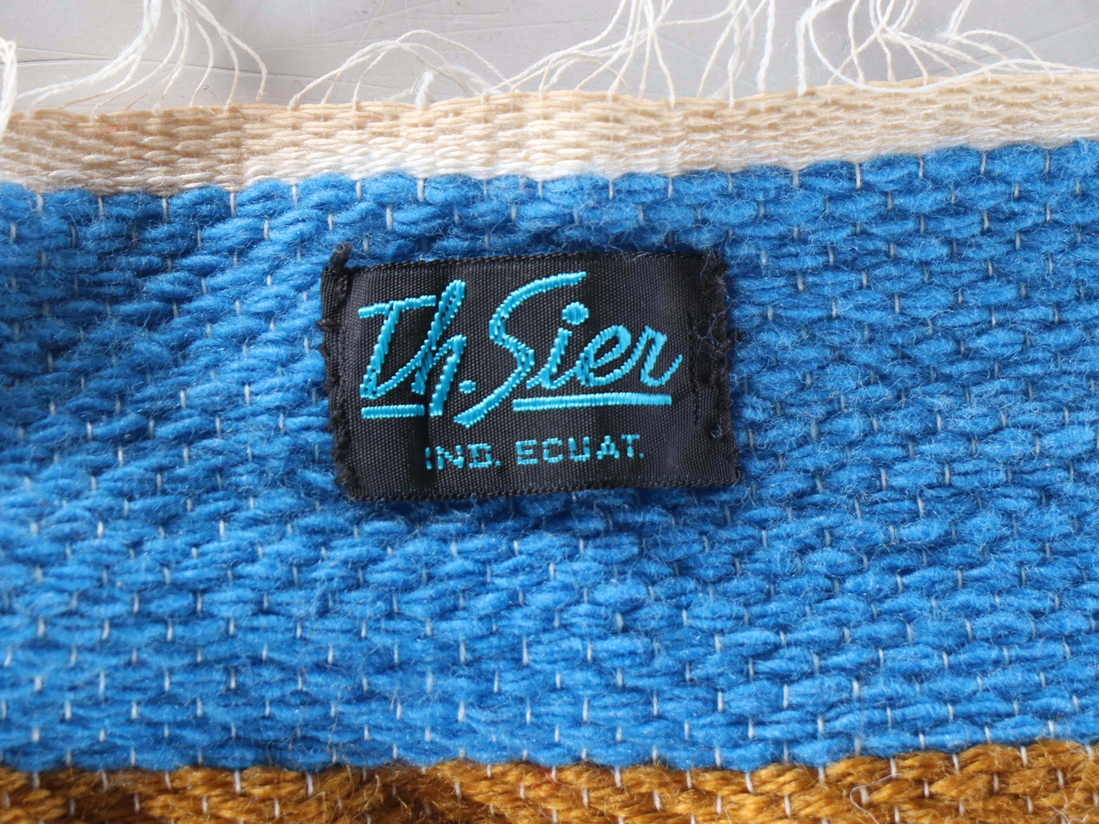 2'2 x 3'4 Handwoven Ecuadorian Pictorial Accent Rug