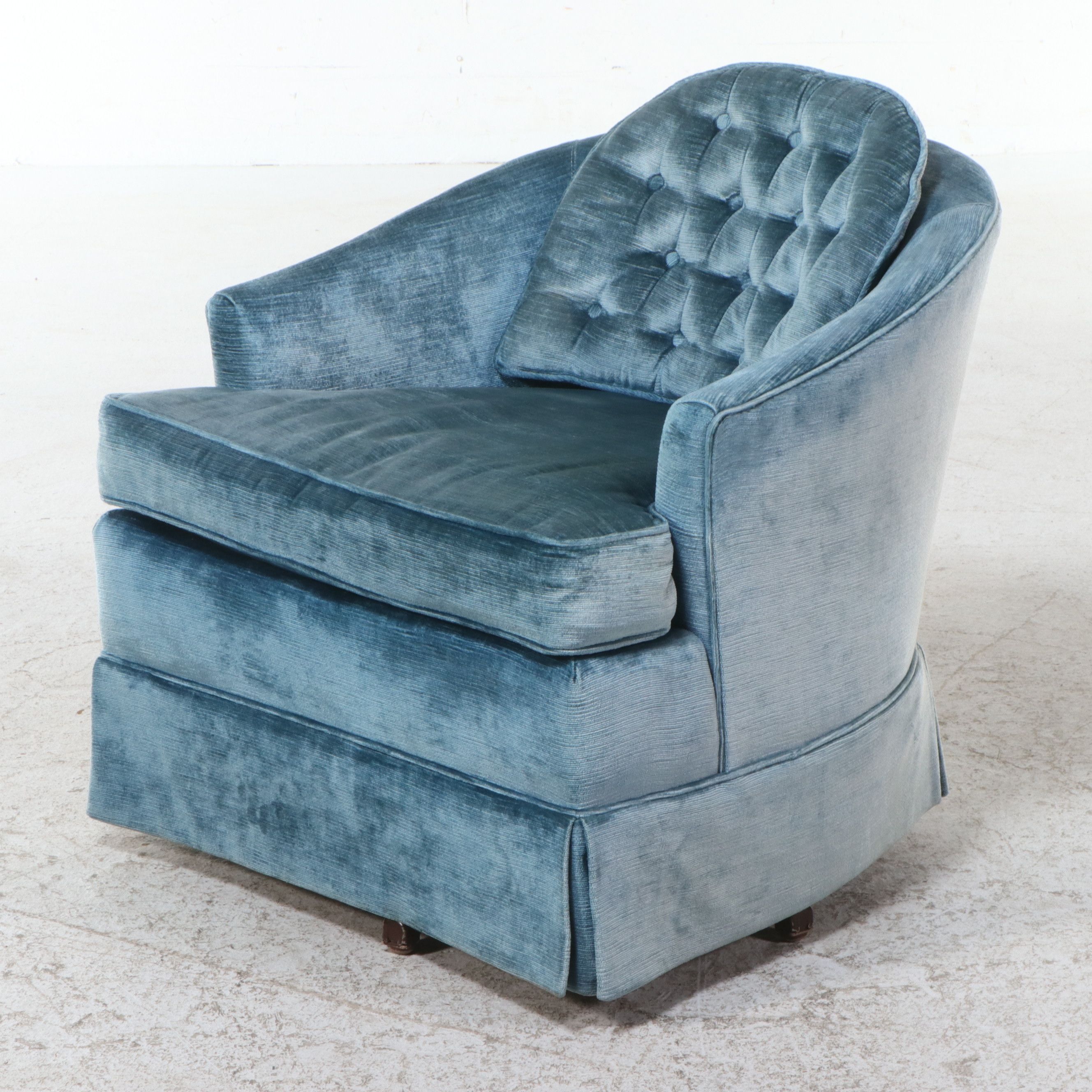 Vintage Leugers Fine Furniture Tufted Swivel Rocker Club Chair