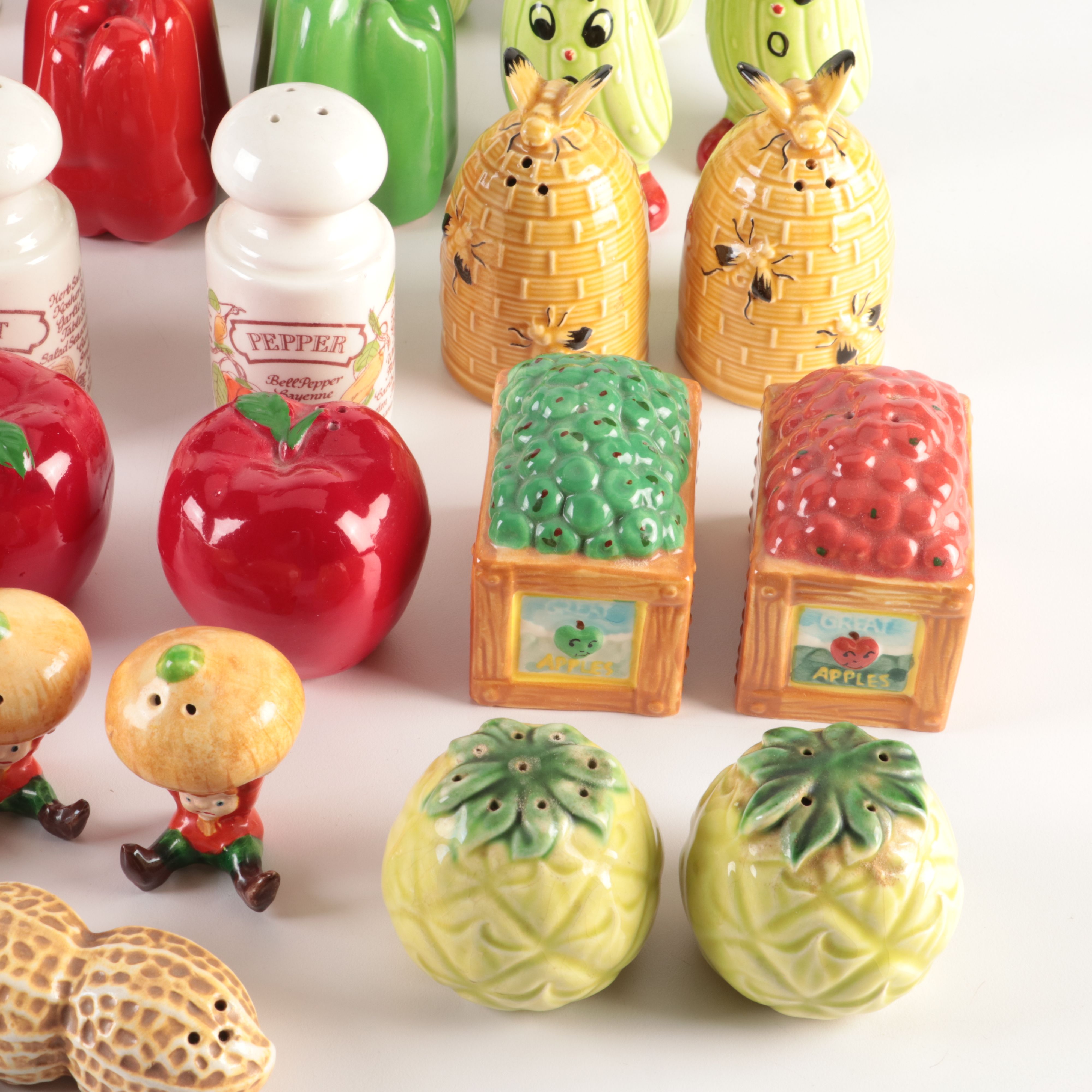 Novelty Ceramic Fruit and Vegetable with Other Salt and Pepper Shakers