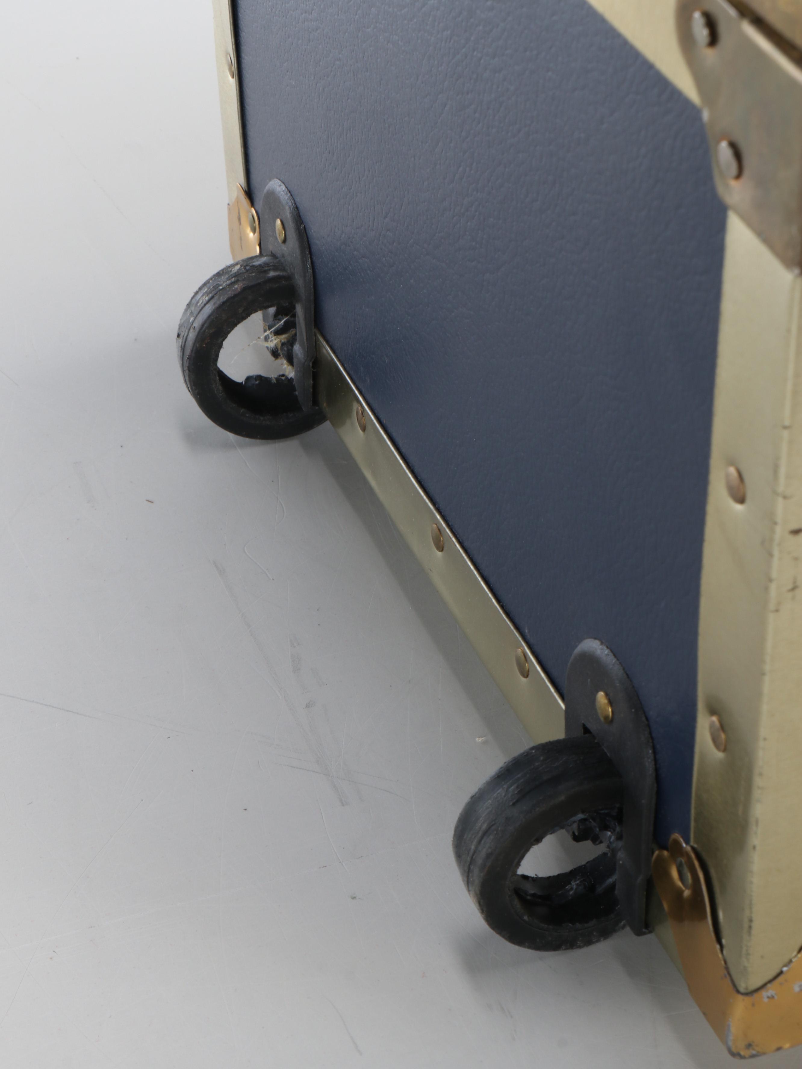 American Flags in Vintage Everlite Chest