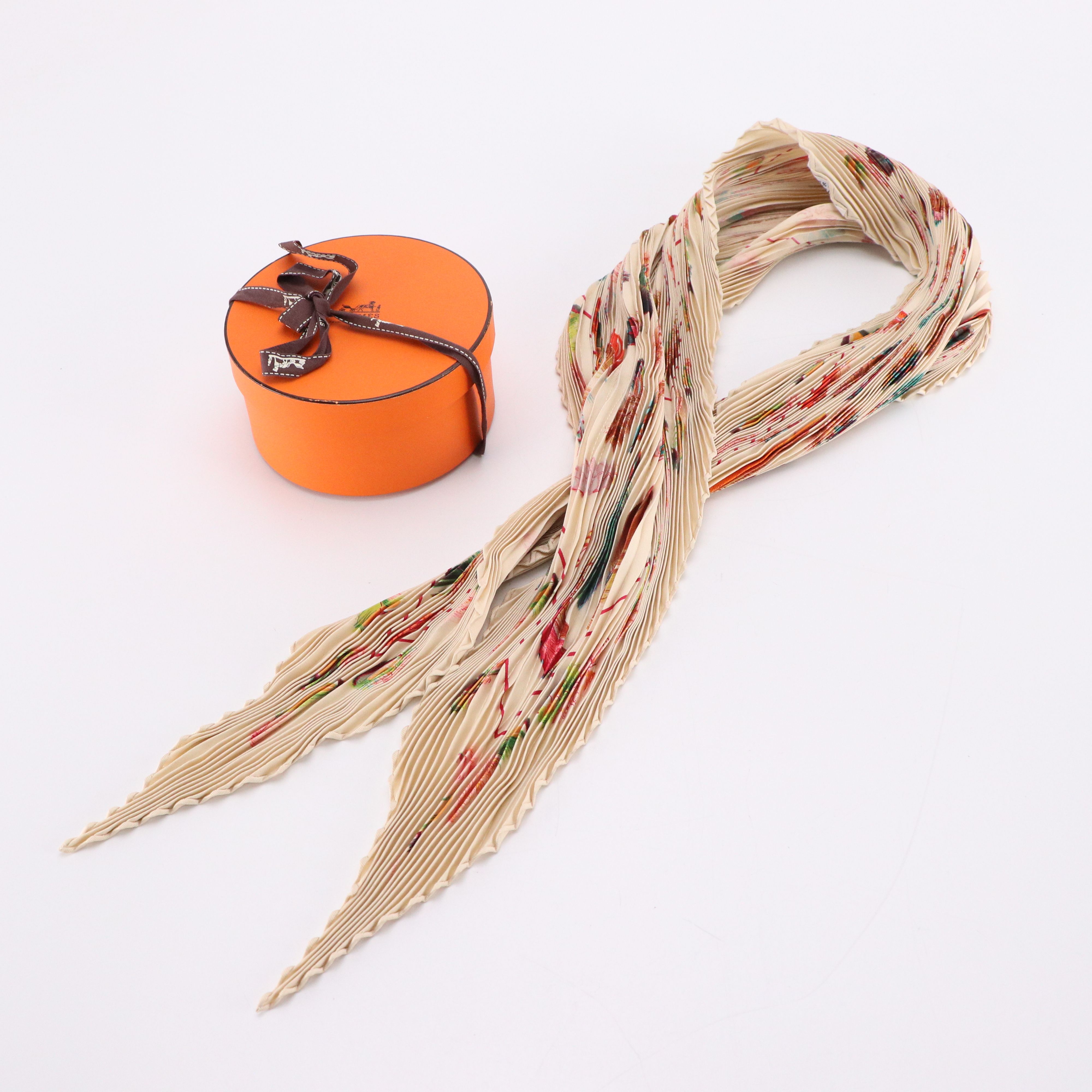 Hermès "Plumes" Plissé Scarf 90 in Silk Twill with Box