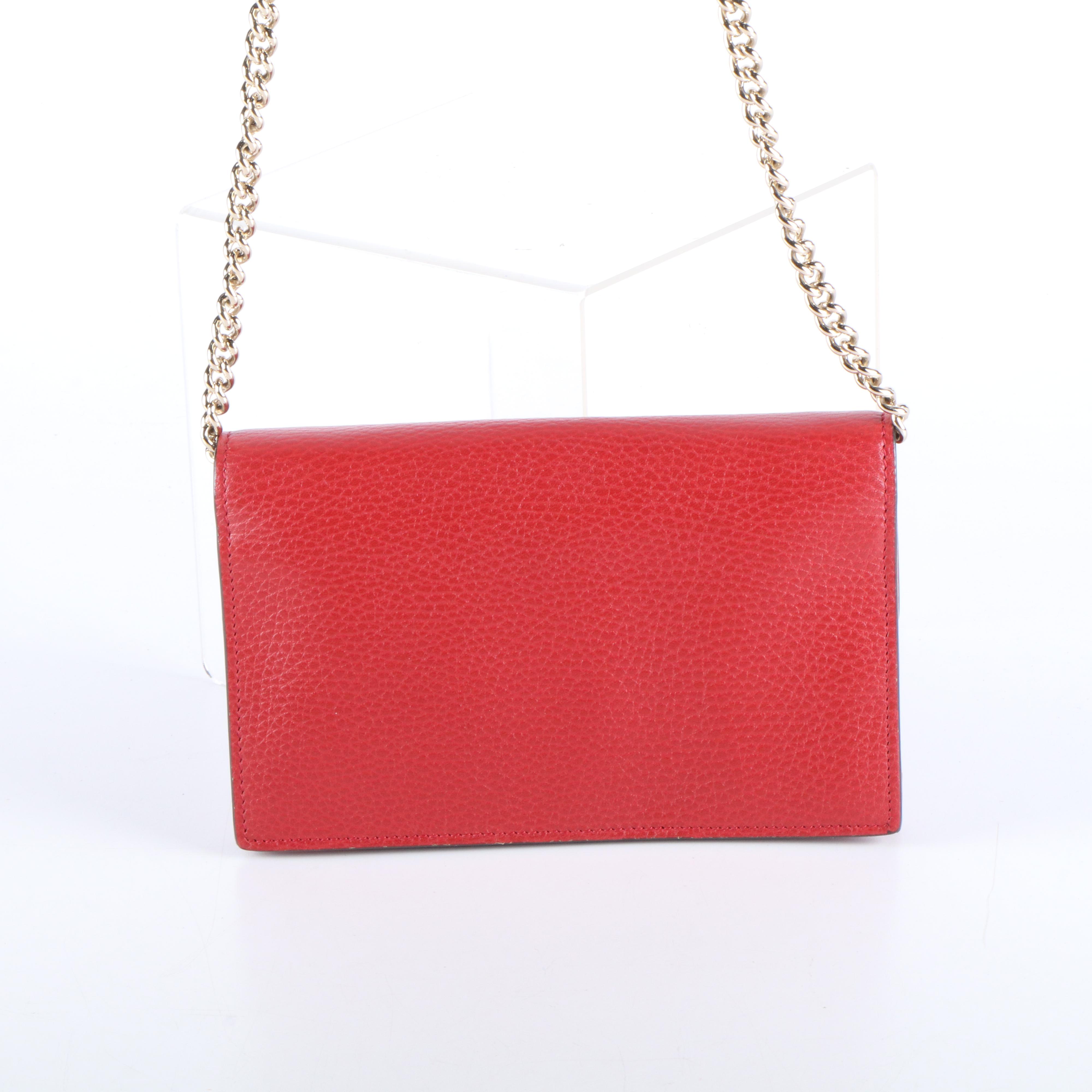 Gucci Interlocking G Crossbody Chain Wallet in Red Pebbled Leather