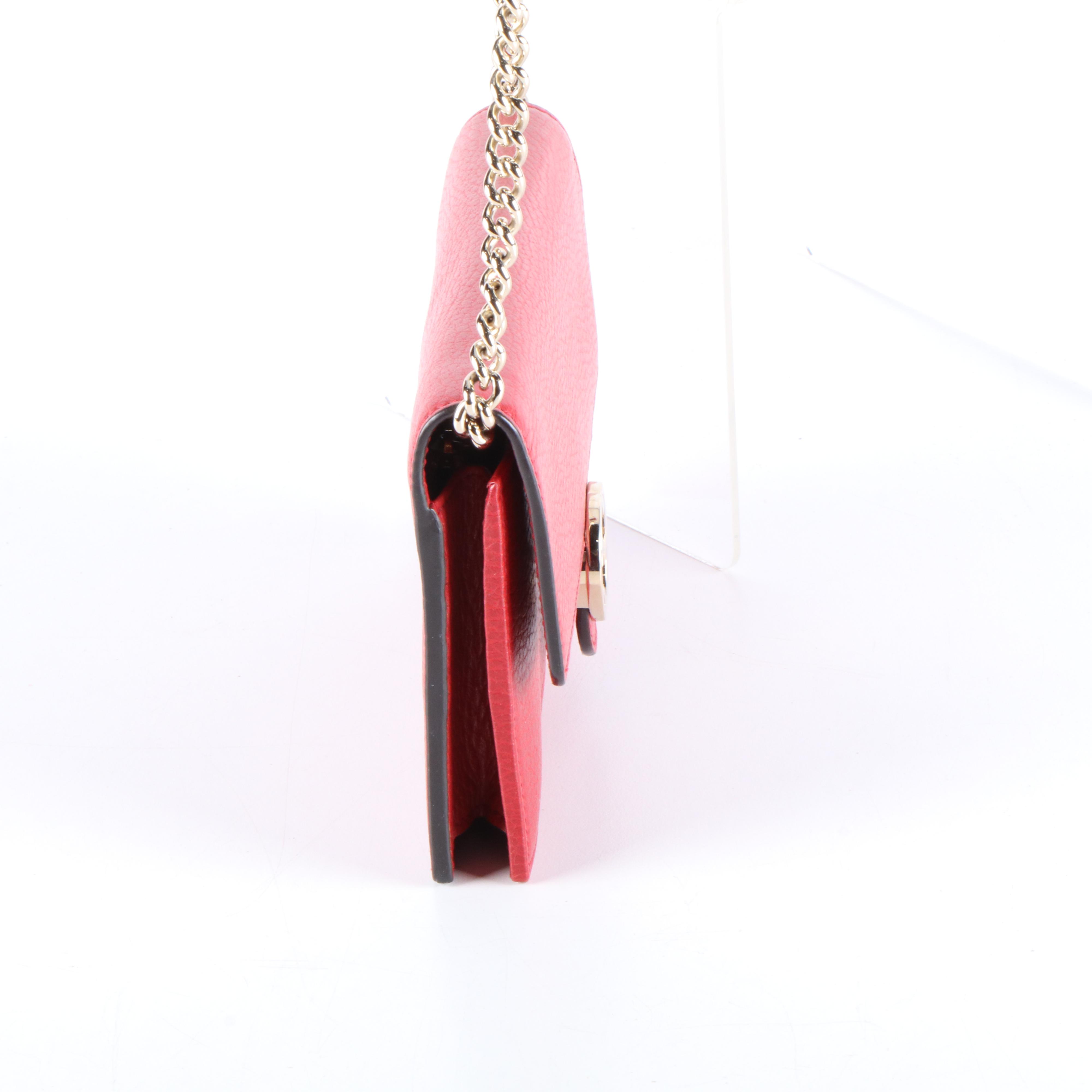 Gucci Interlocking G Crossbody Chain Wallet in Red Pebbled Leather