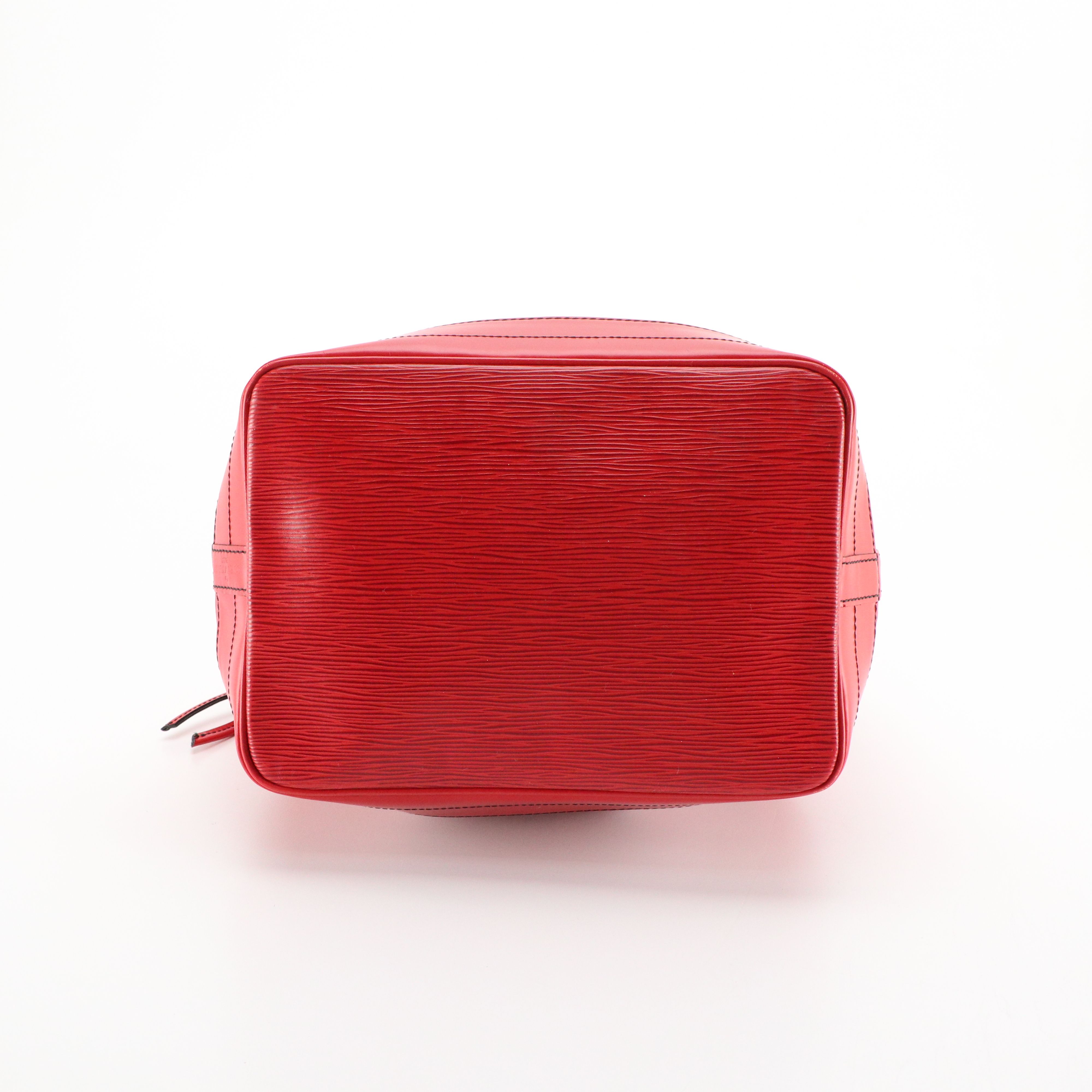 Louis Vuitton Noé Drawstring Shoulder Bag in Castilian Red Epi/Smooth Leather