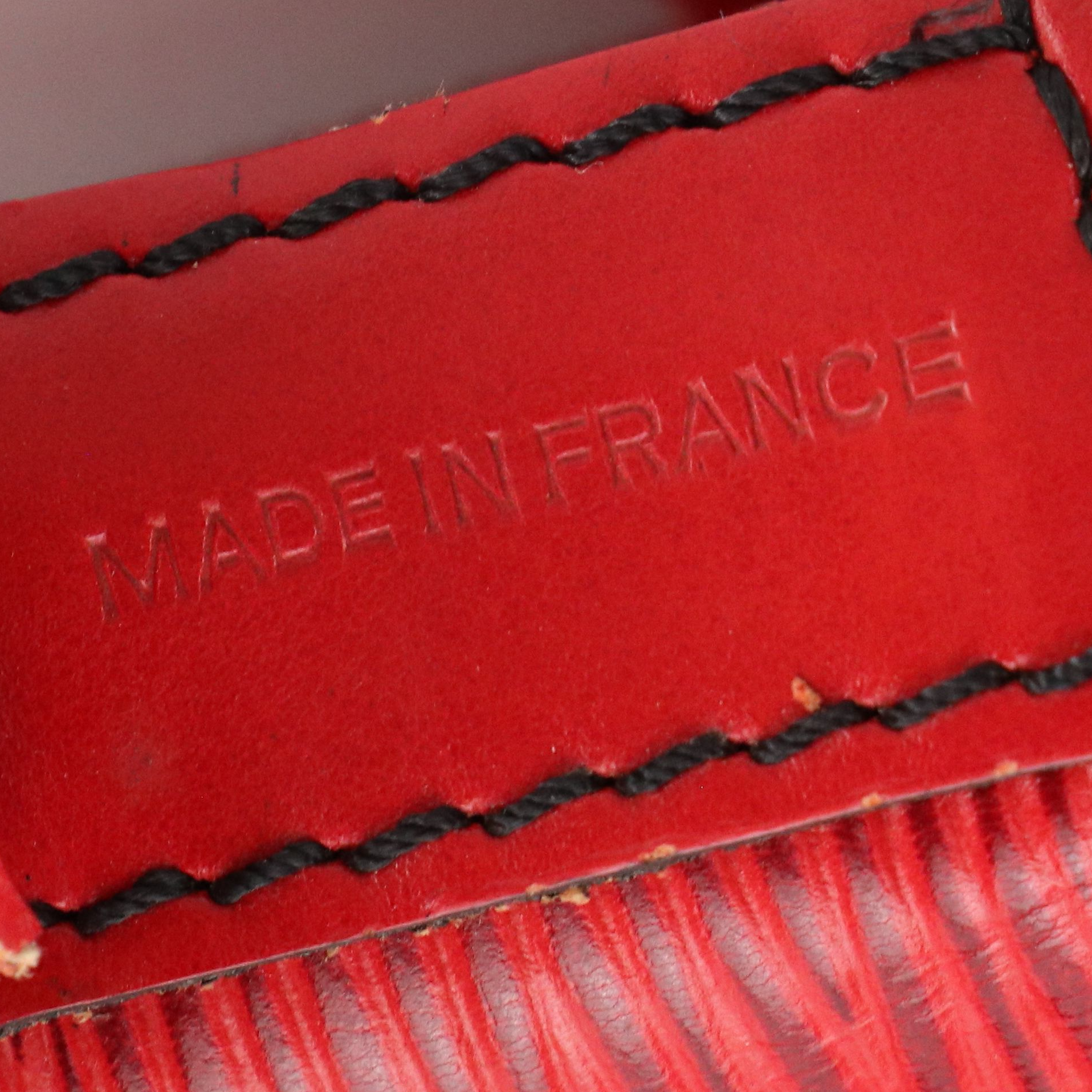 Louis Vuitton Noé Drawstring Shoulder Bag in Castilian Red Epi/Smooth Leather