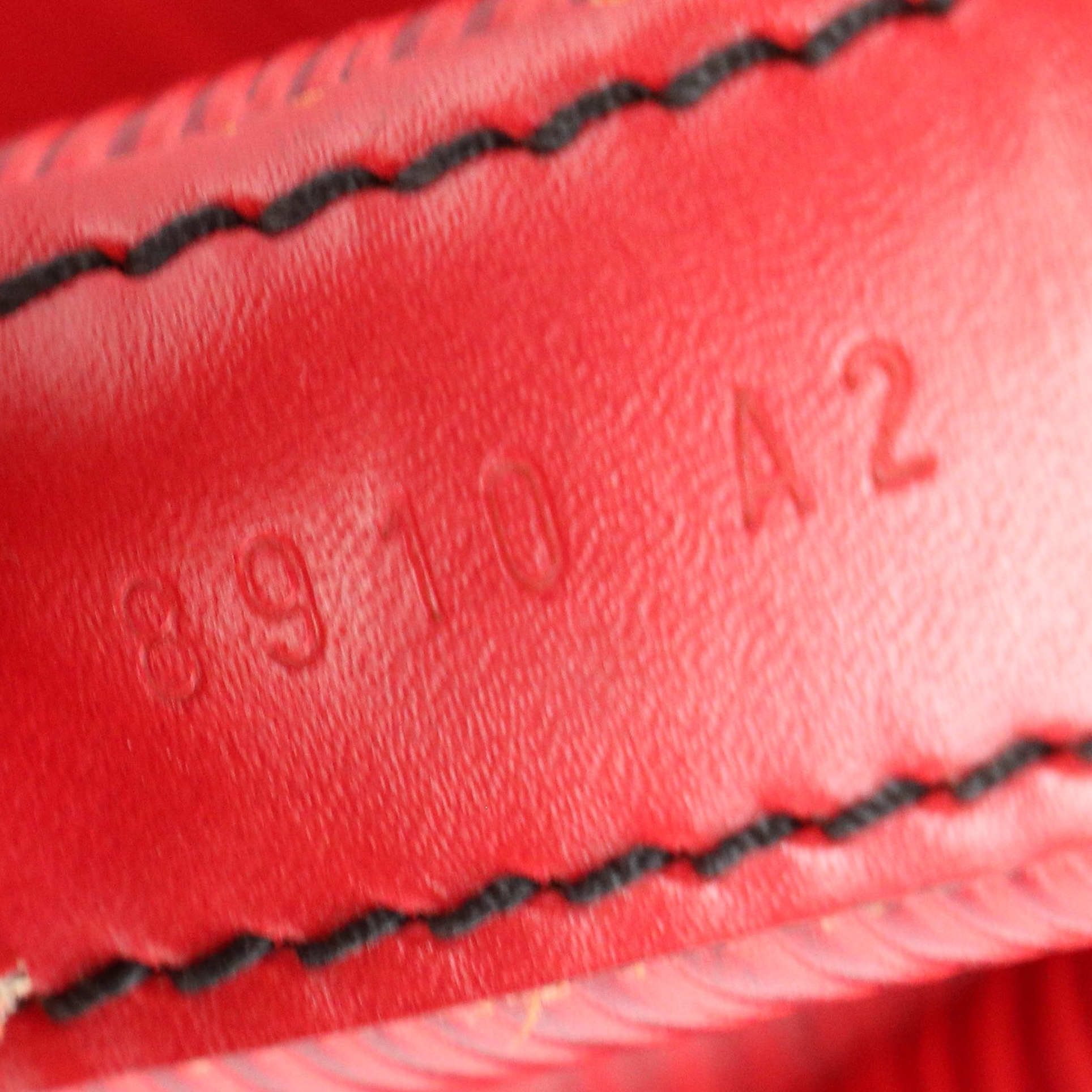 Louis Vuitton Noé Drawstring Shoulder Bag in Castilian Red Epi/Smooth Leather