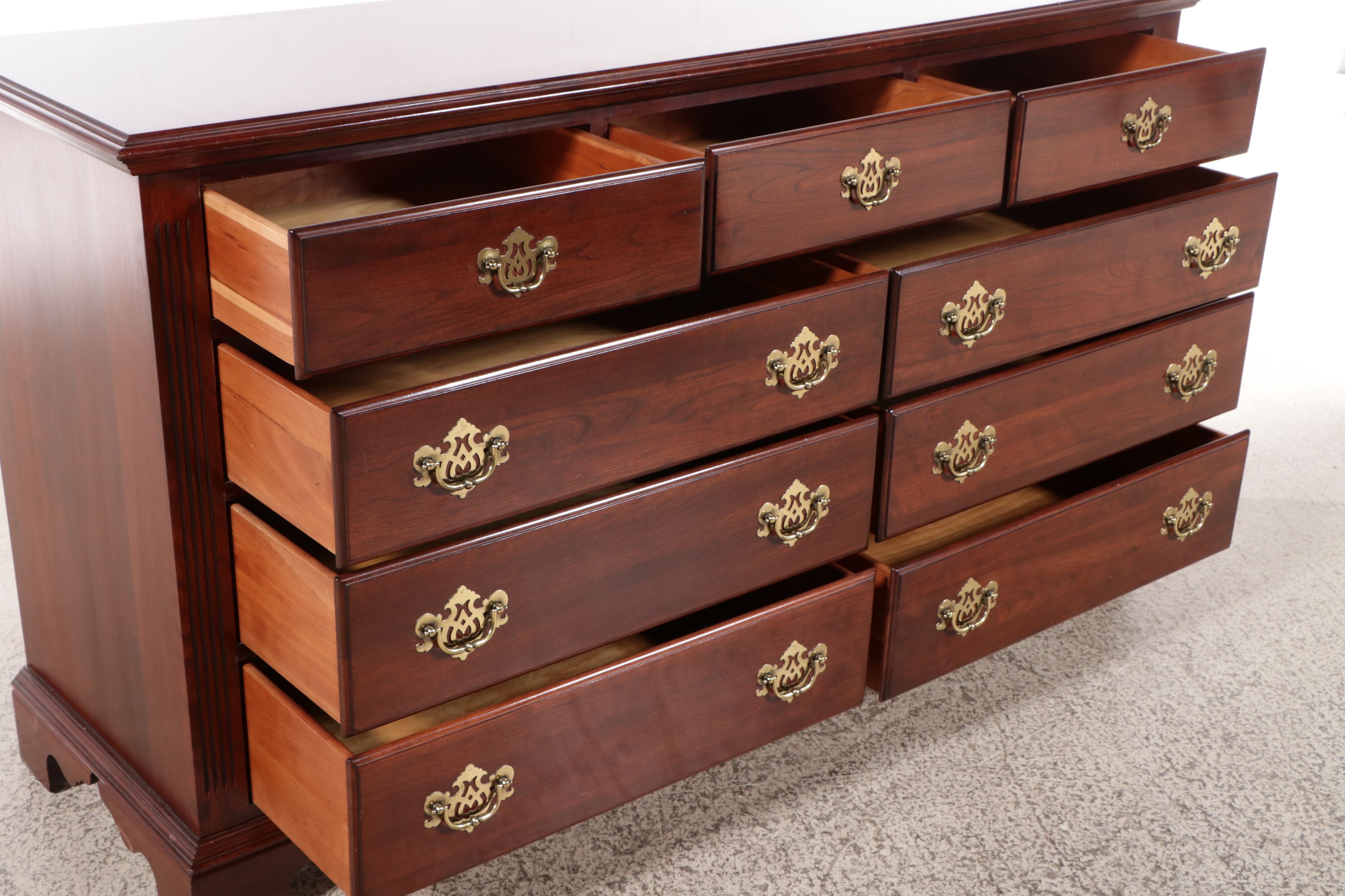 Knob Creek Chippendale Style Mahogany Finish Dresser with Broken Bonnet Mirror