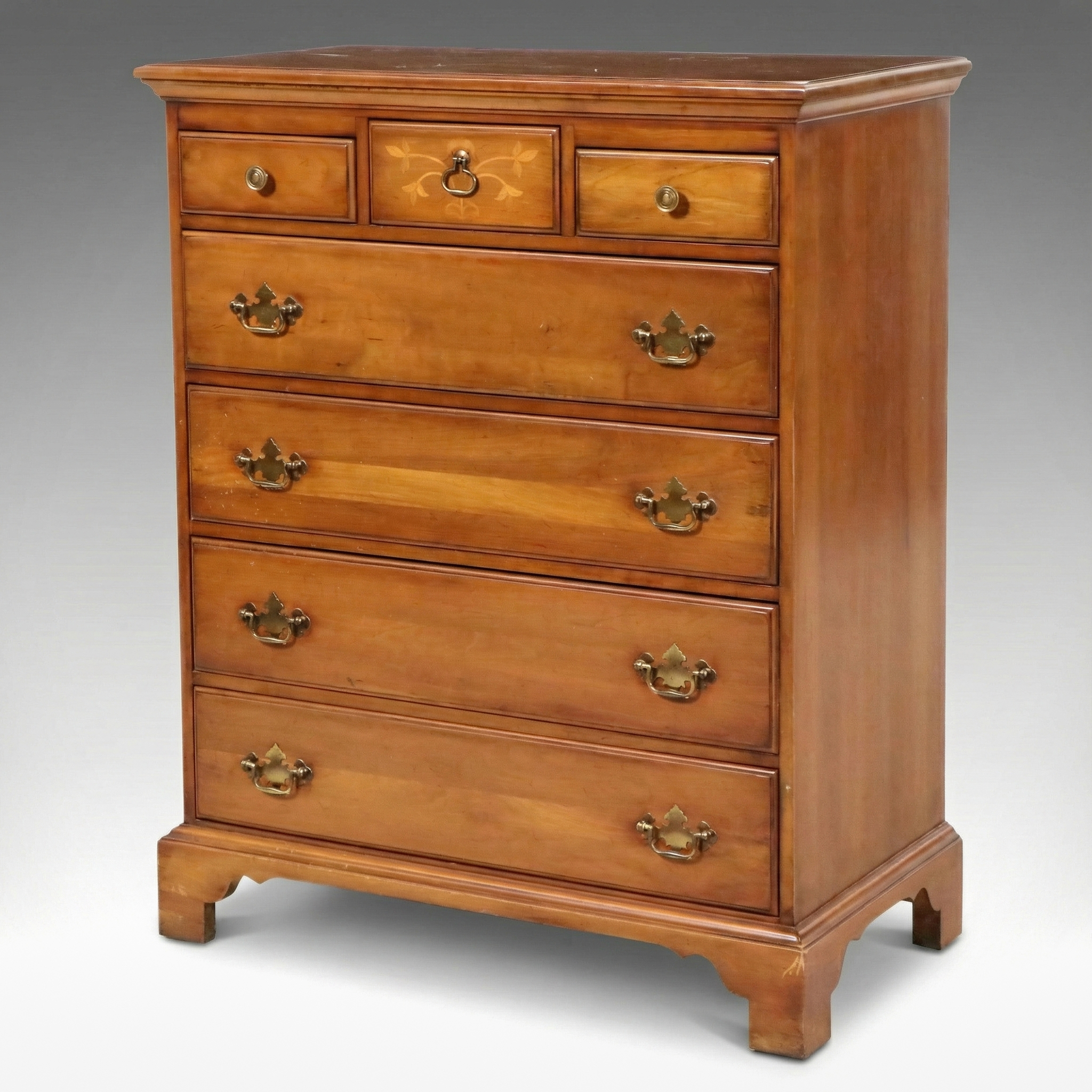 Davis Cabinet Co. American Colonial Style Chest Chest of Drawers, Mid-20th C.