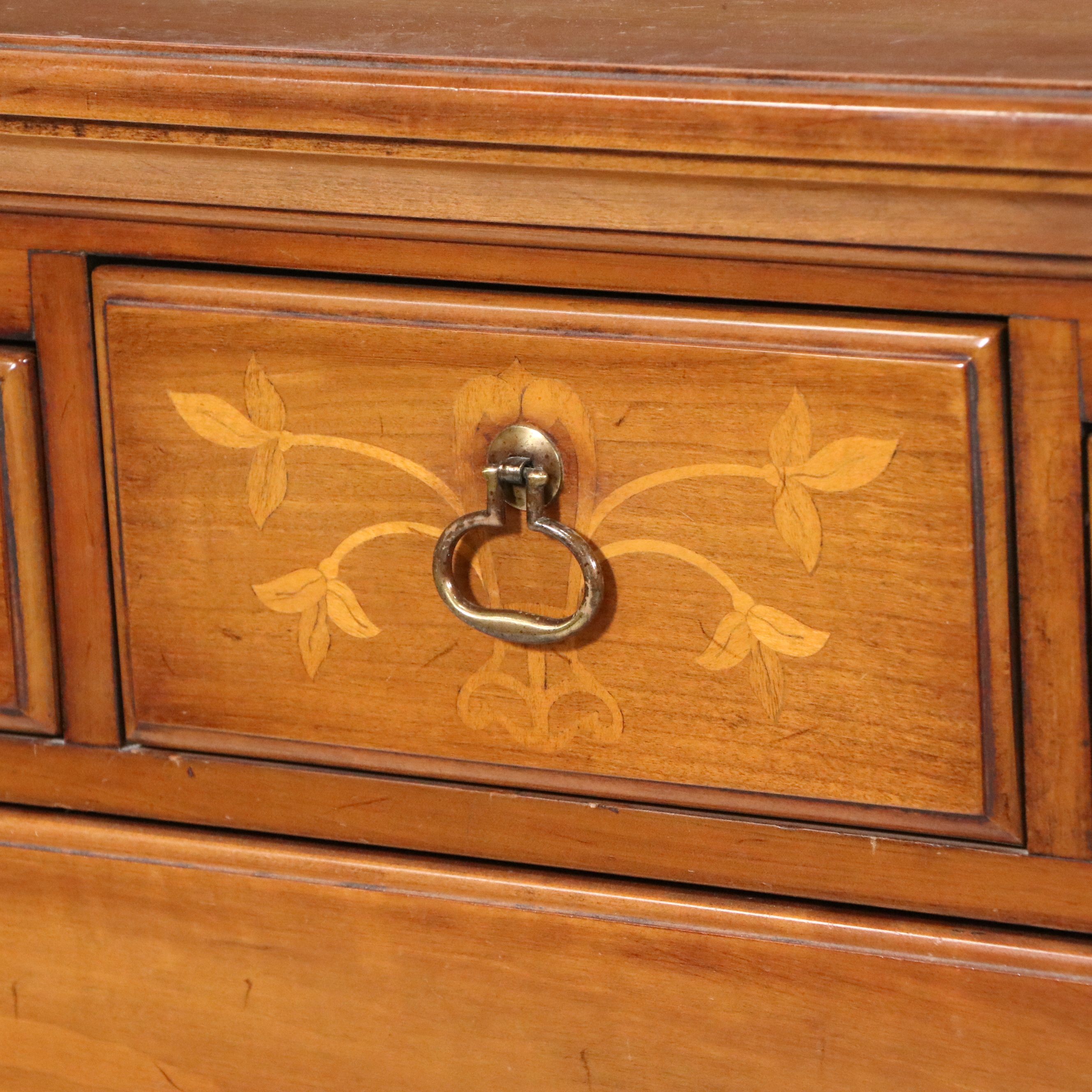 Davis Cabinet Co. American Colonial Style Chest Chest of Drawers, Mid-20th C.