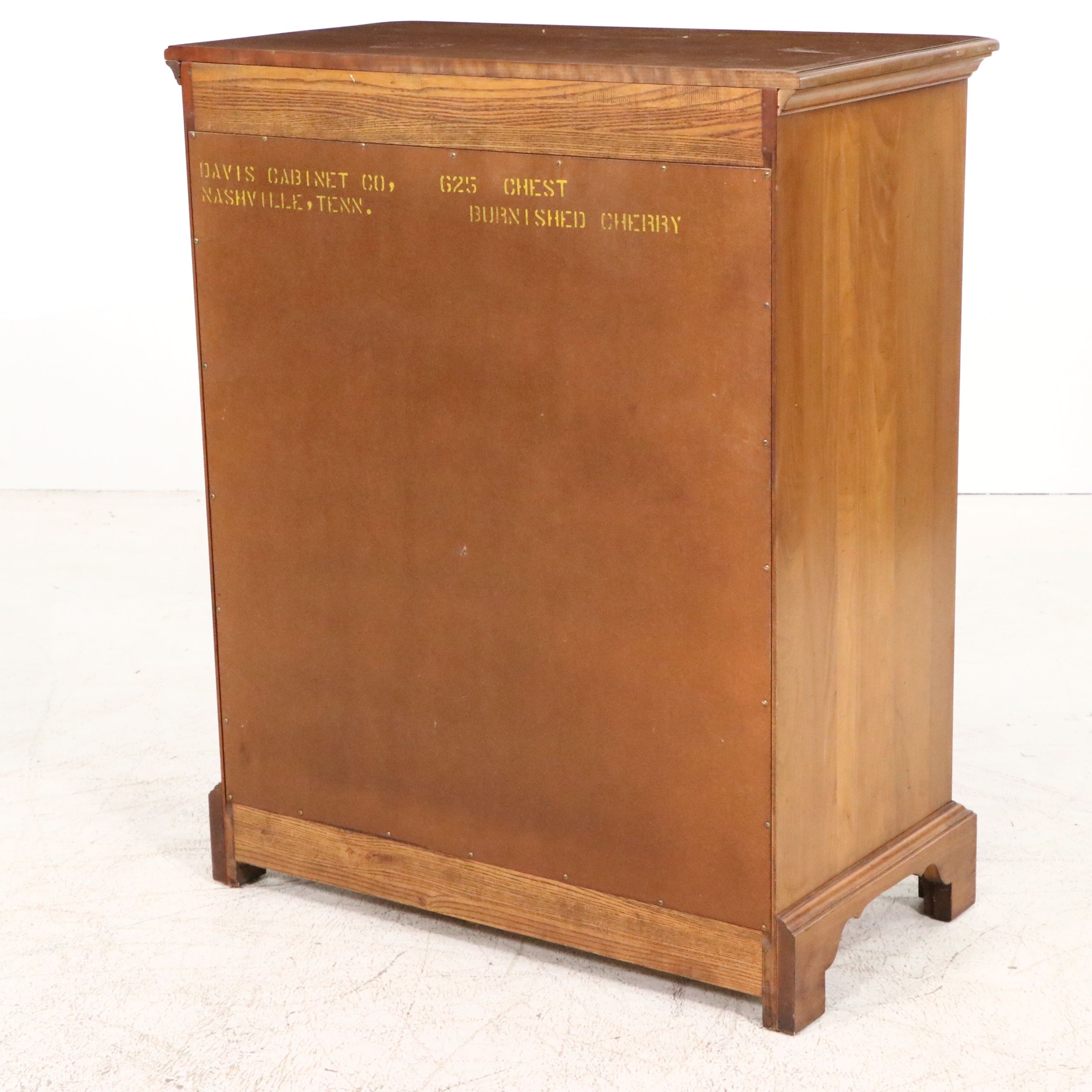 Davis Cabinet Co. American Colonial Style Chest Chest of Drawers, Mid-20th C.