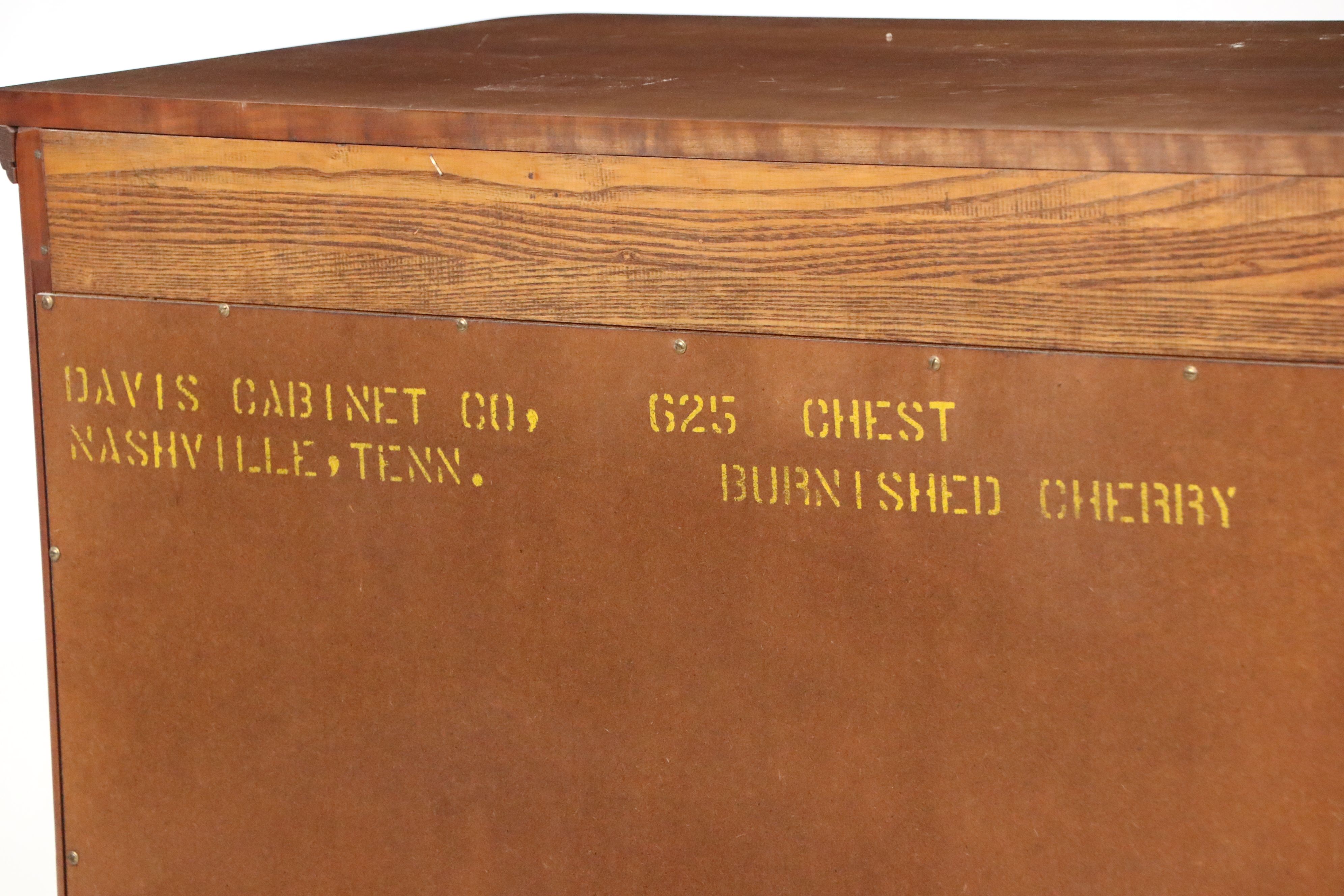 Davis Cabinet Co. American Colonial Style Chest Chest of Drawers, Mid-20th C.