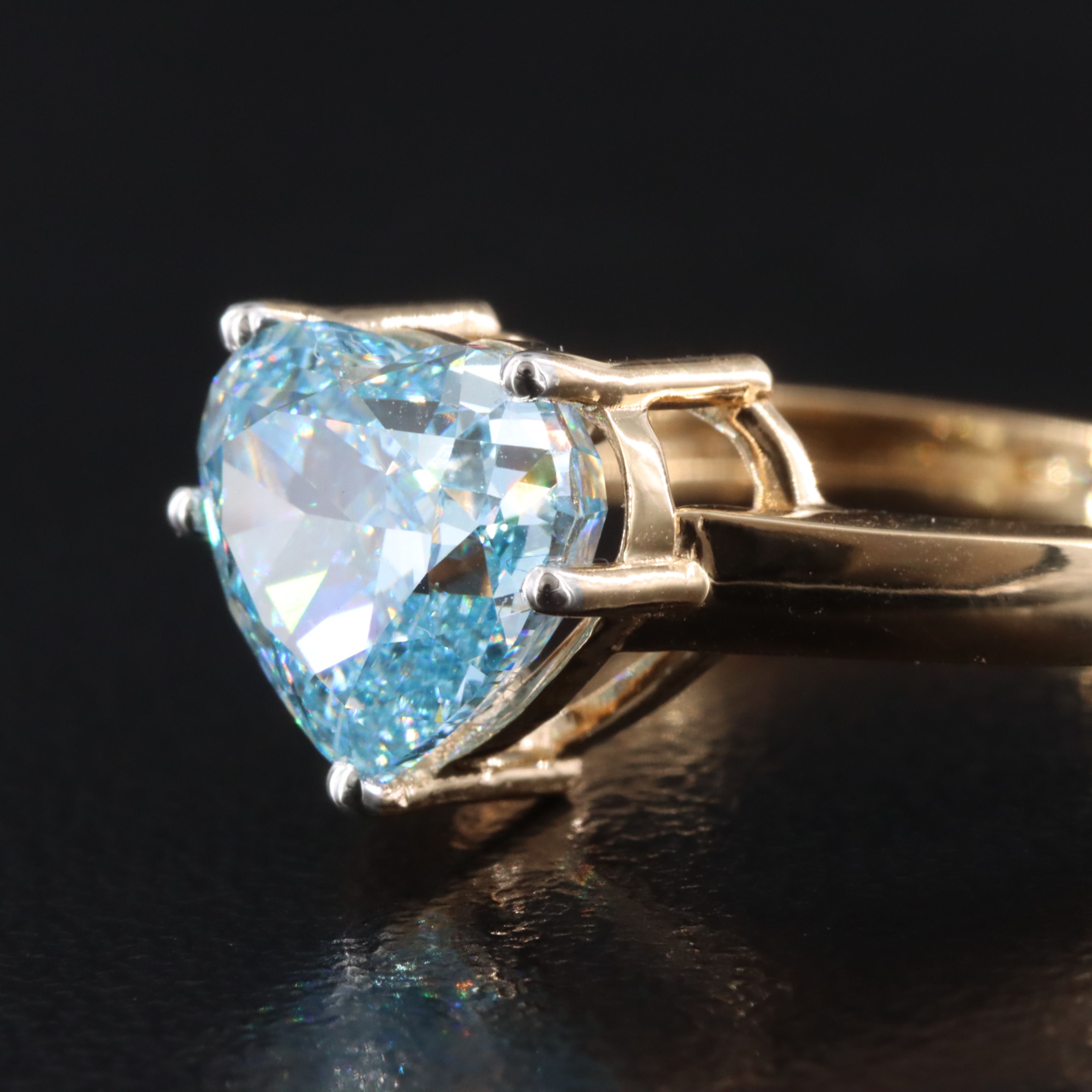 18K 3.00 CT Fancy Vivid Blue Lab Grown Diamond Ring with IGI Report