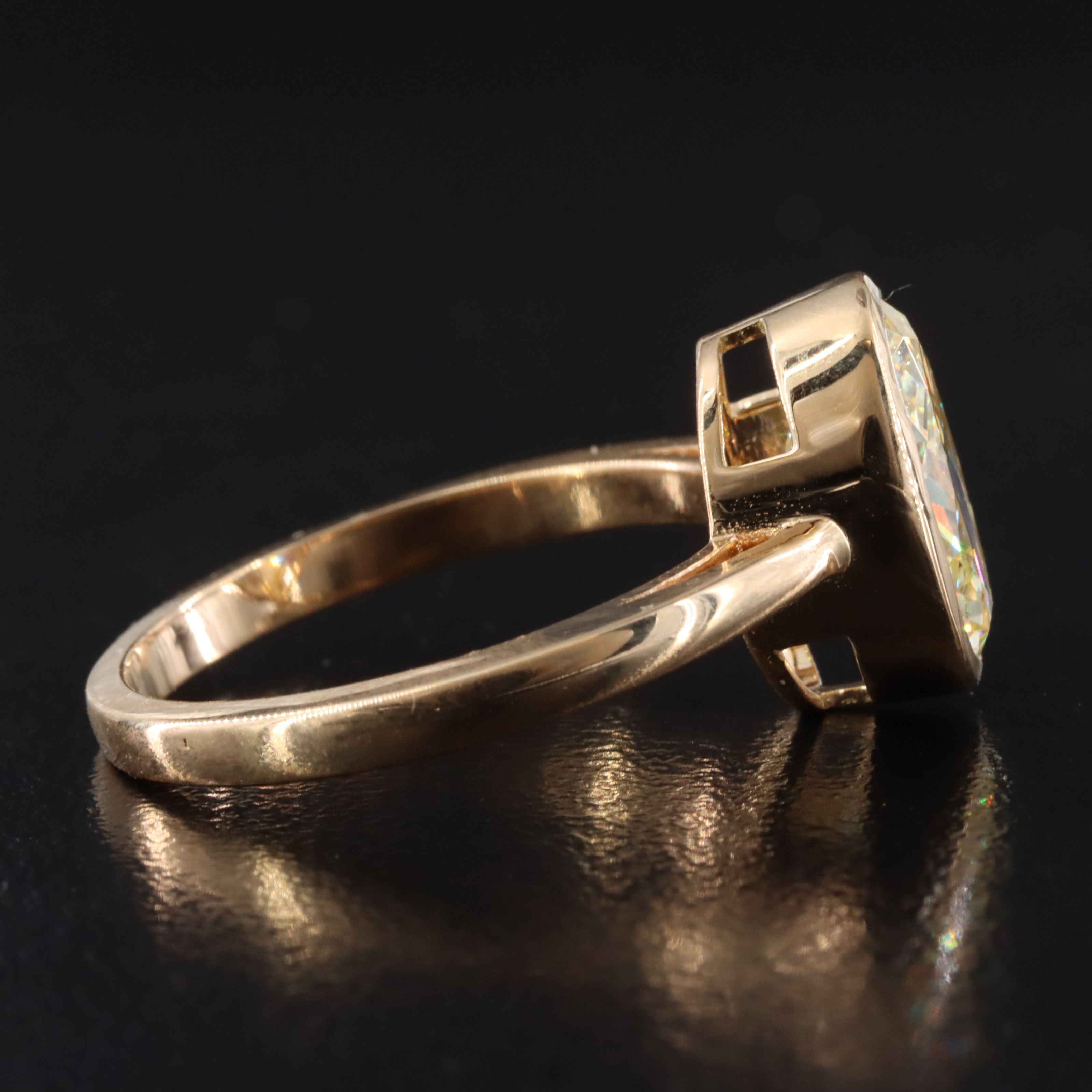 18K 3.01 CT Lab Grown Fancy Yellow Diamond Solitaire Ring with IGI Report