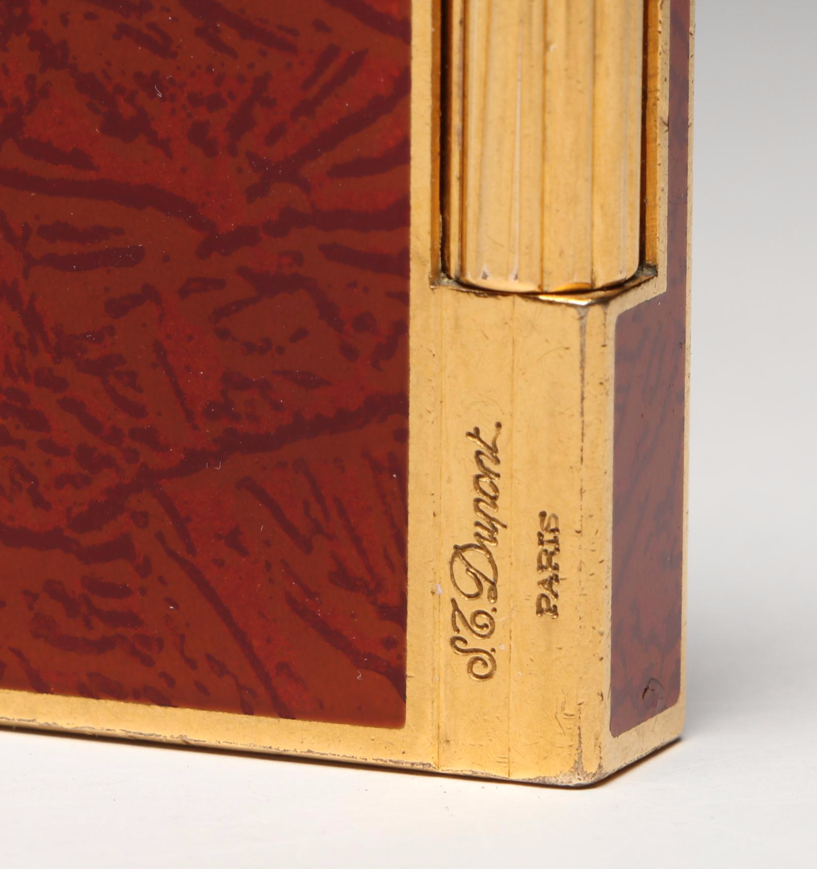 S.T. Dupont Laque de Chine Gold Tone Lighter