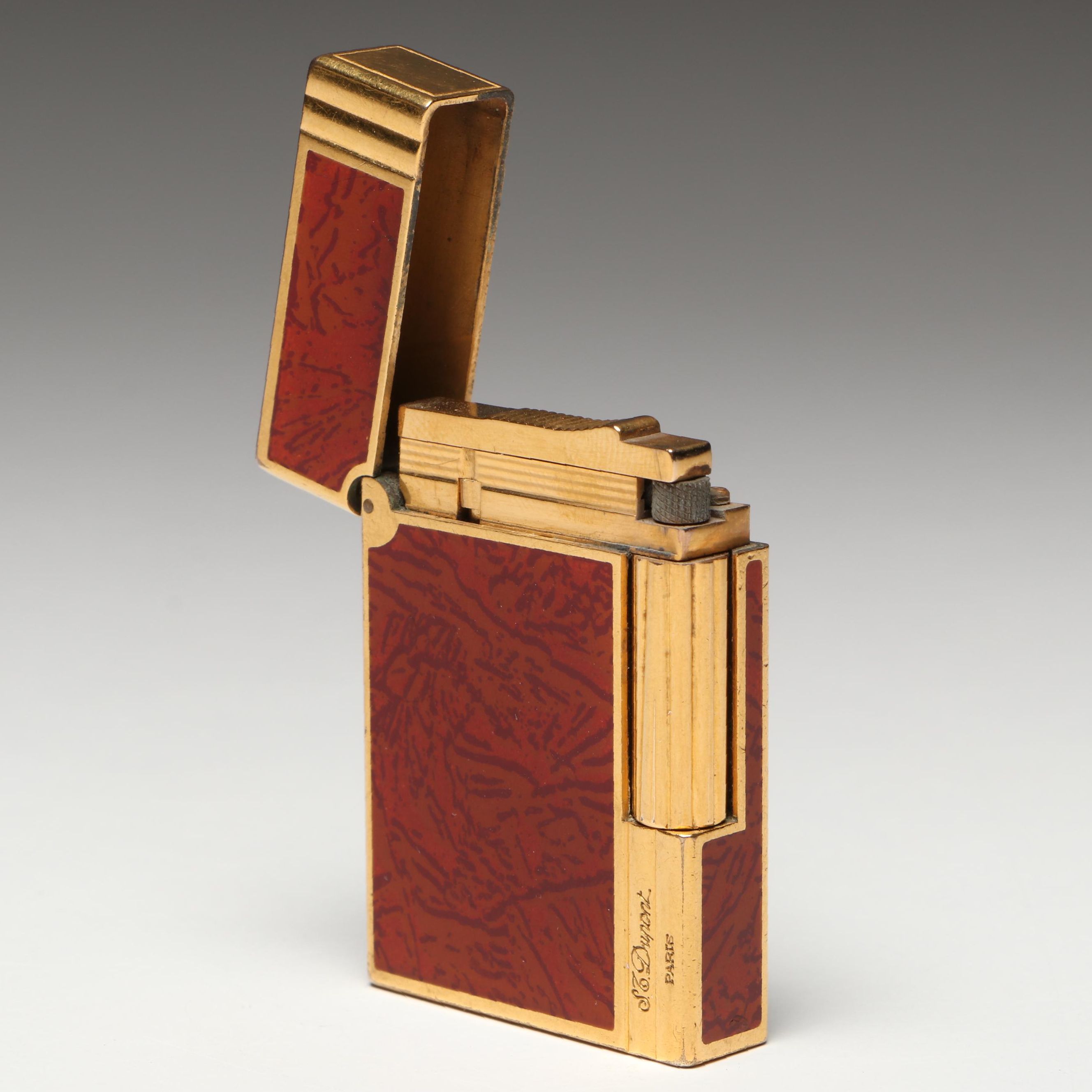 S.T. Dupont Laque de Chine Gold Tone Lighter