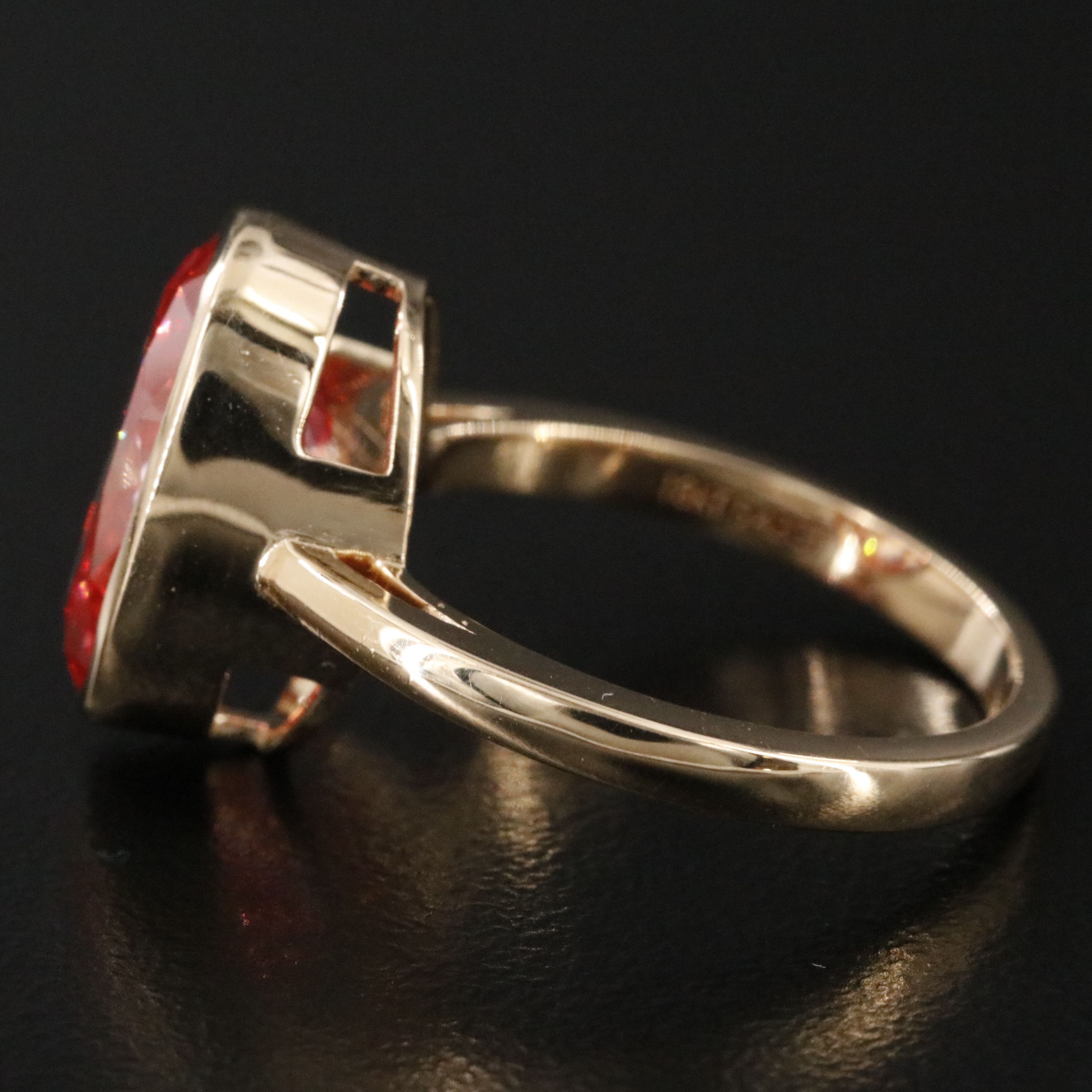 18K 5.42 CT Lab Grown Fancy Red Diamond Solitaire Ring with IGI Report