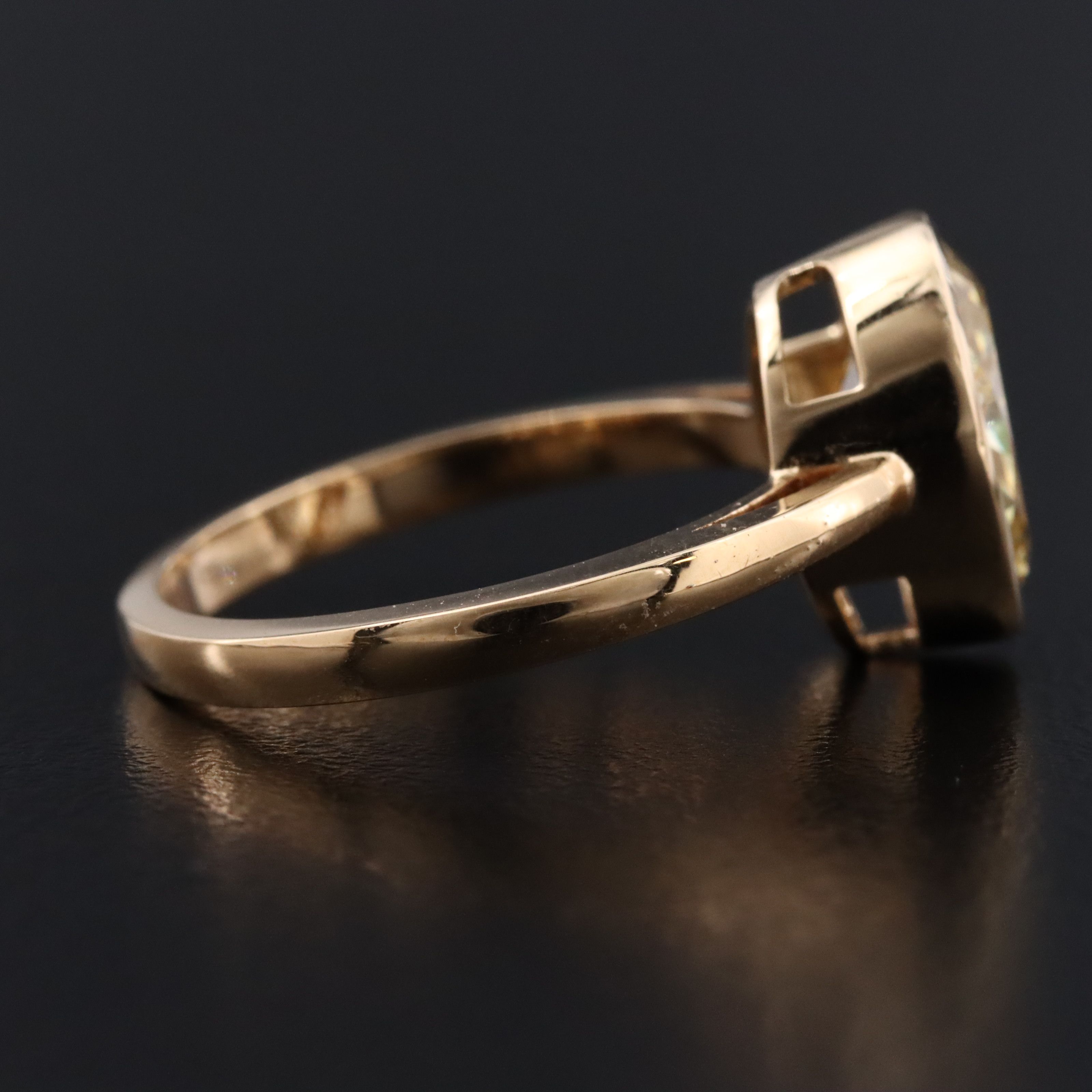 18K 3.02 CT Lab Grown Fancy Vivid Yellow Diamond Solitaire Ring with IGI Report