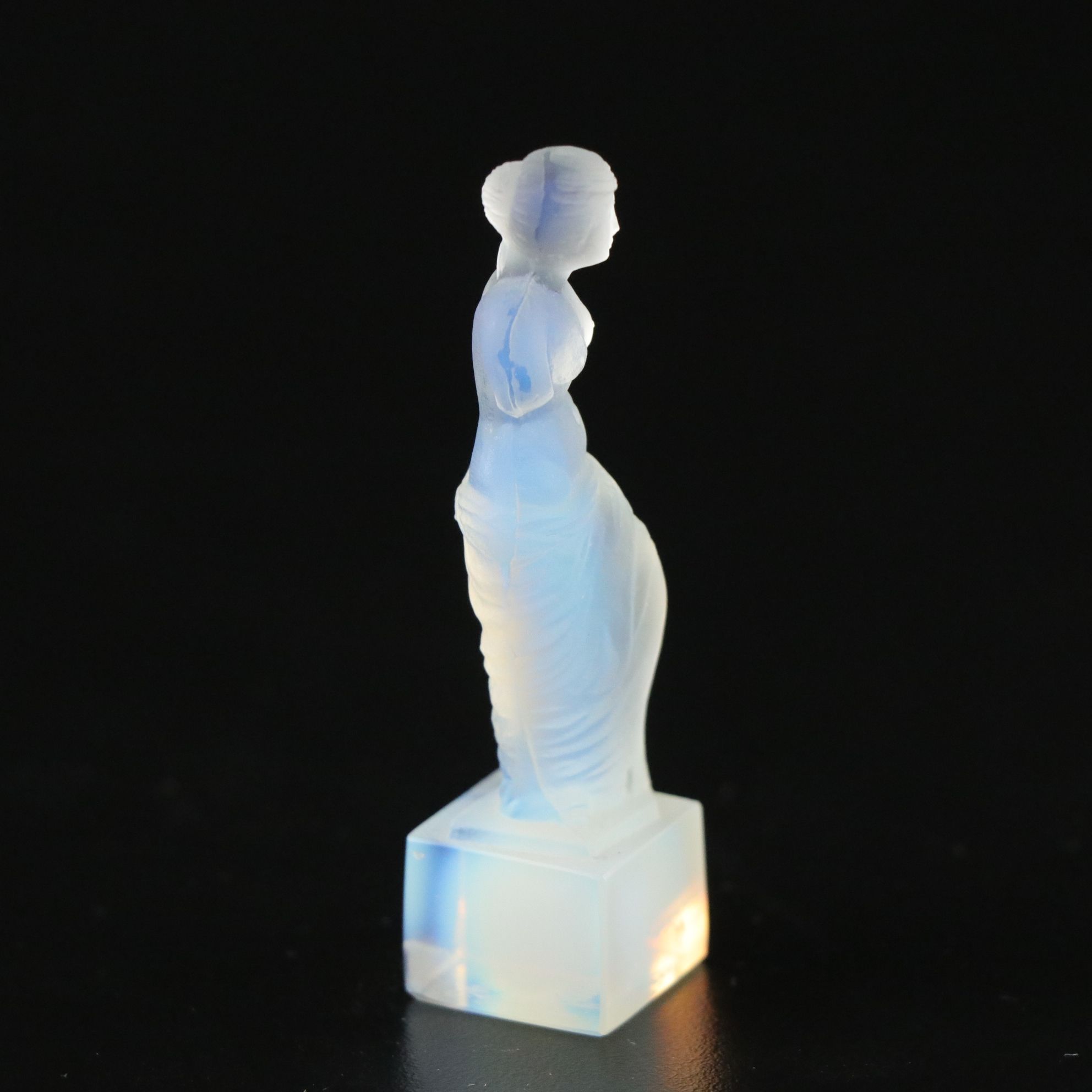 Sabino French Opalescent Art Glass "Venus de Milo" Figurine