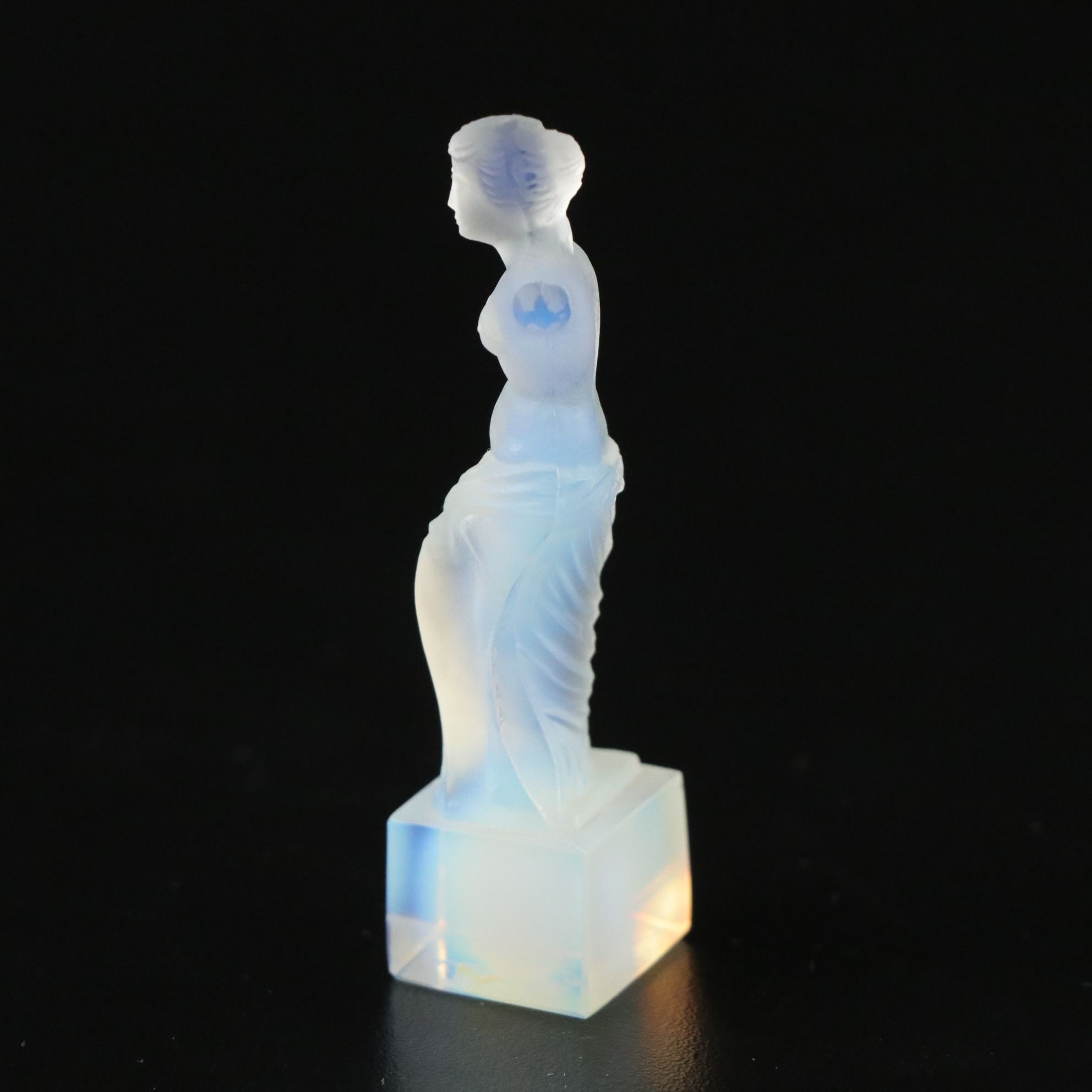 Sabino French Opalescent Art Glass "Venus de Milo" Figurine