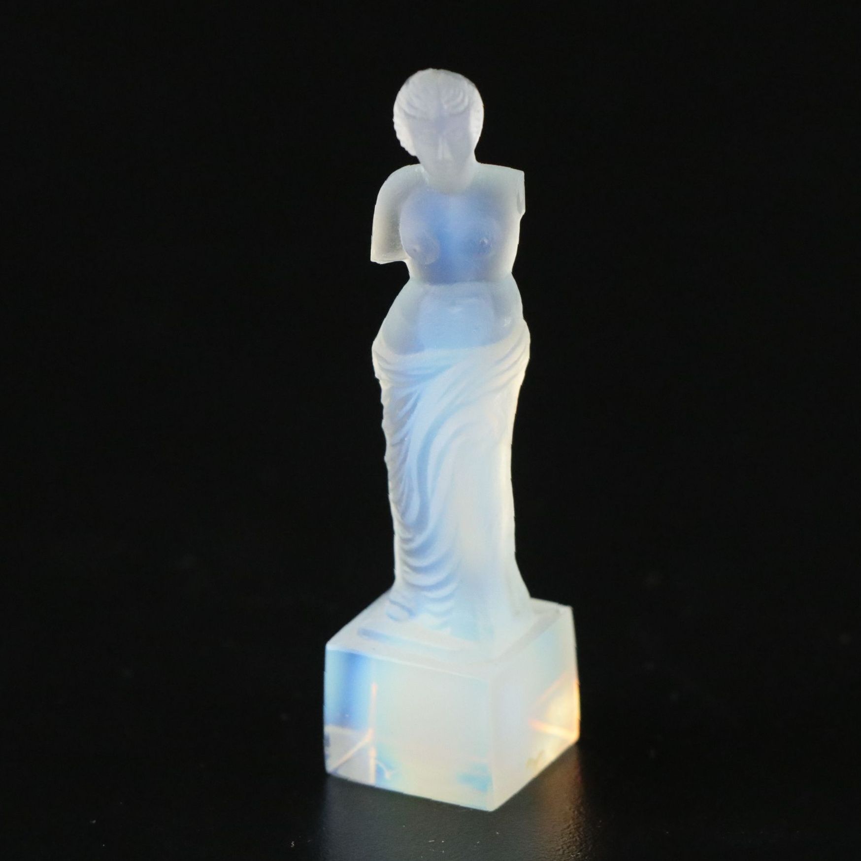 Sabino French Opalescent Art Glass "Venus de Milo" Figurine