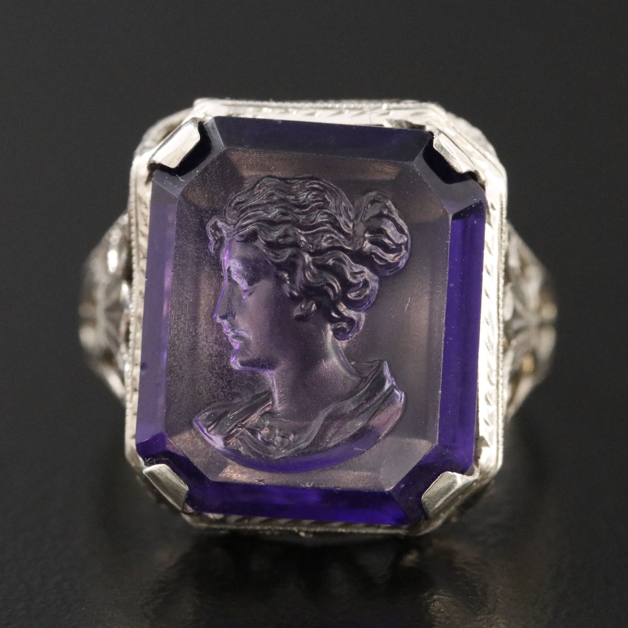 10K Openwork Glass Cameo Ring
