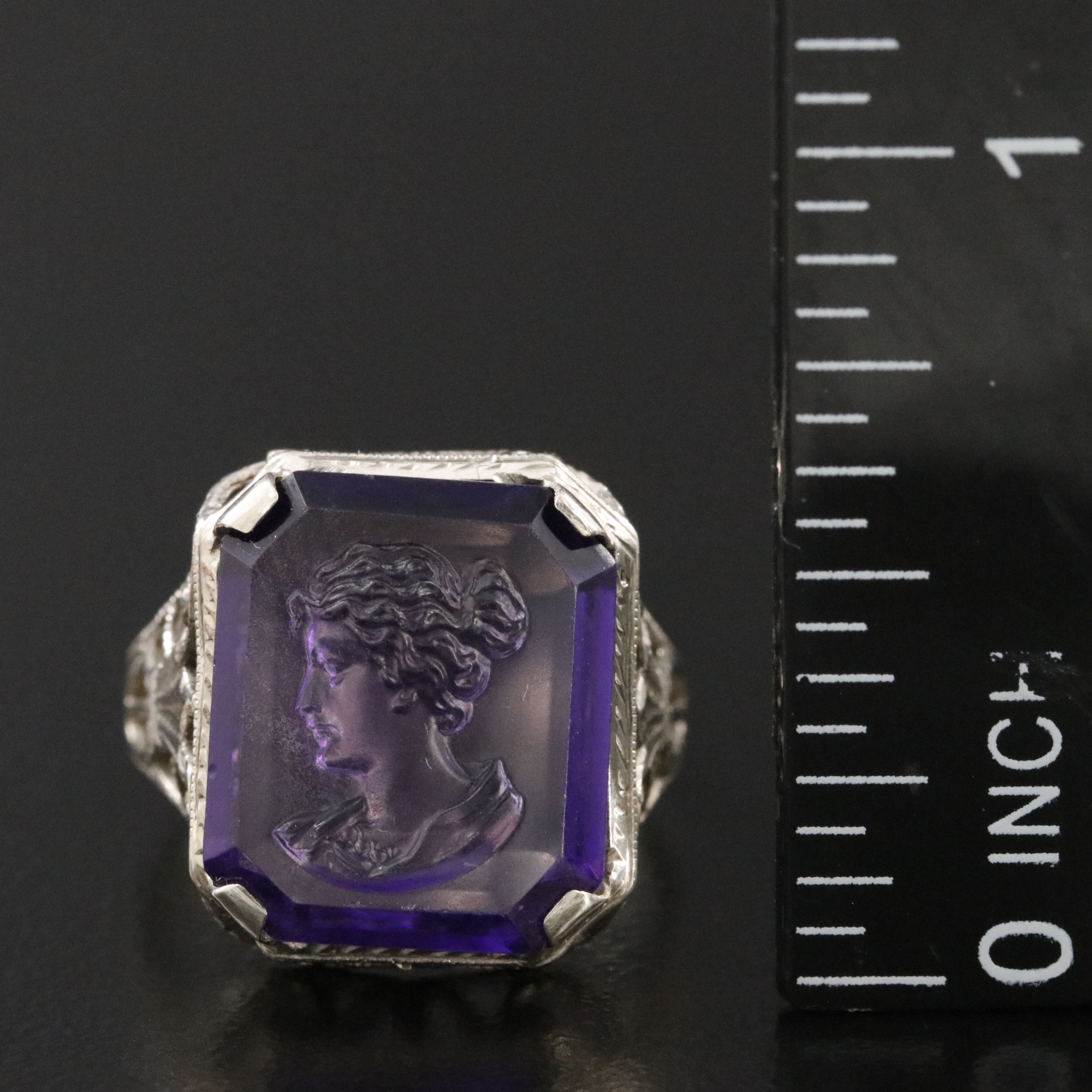 10K Openwork Glass Cameo Ring
