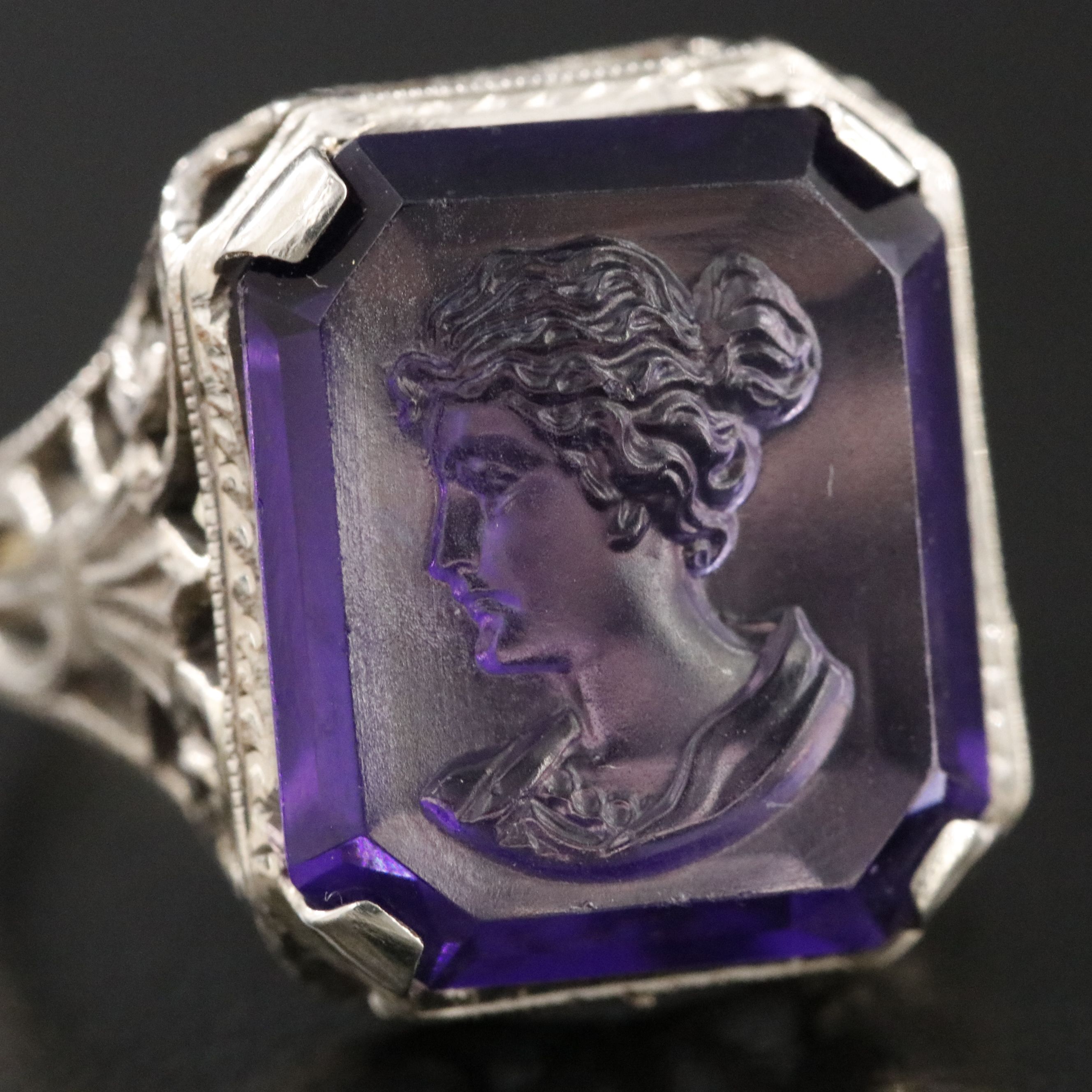 10K Openwork Glass Cameo Ring