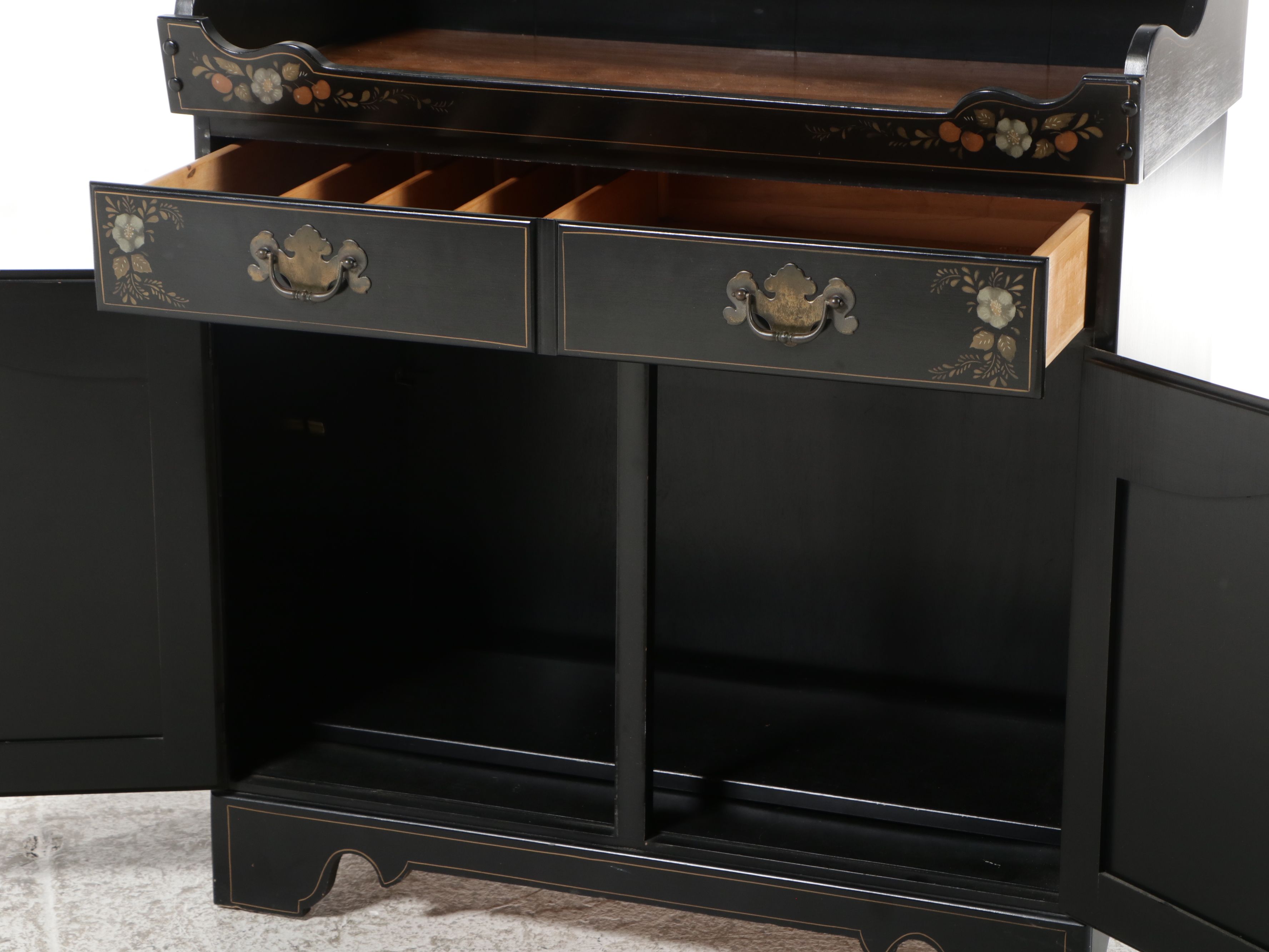 Ethan Allen Colonial Style Painted and Stencil-Decorated Dry Sink