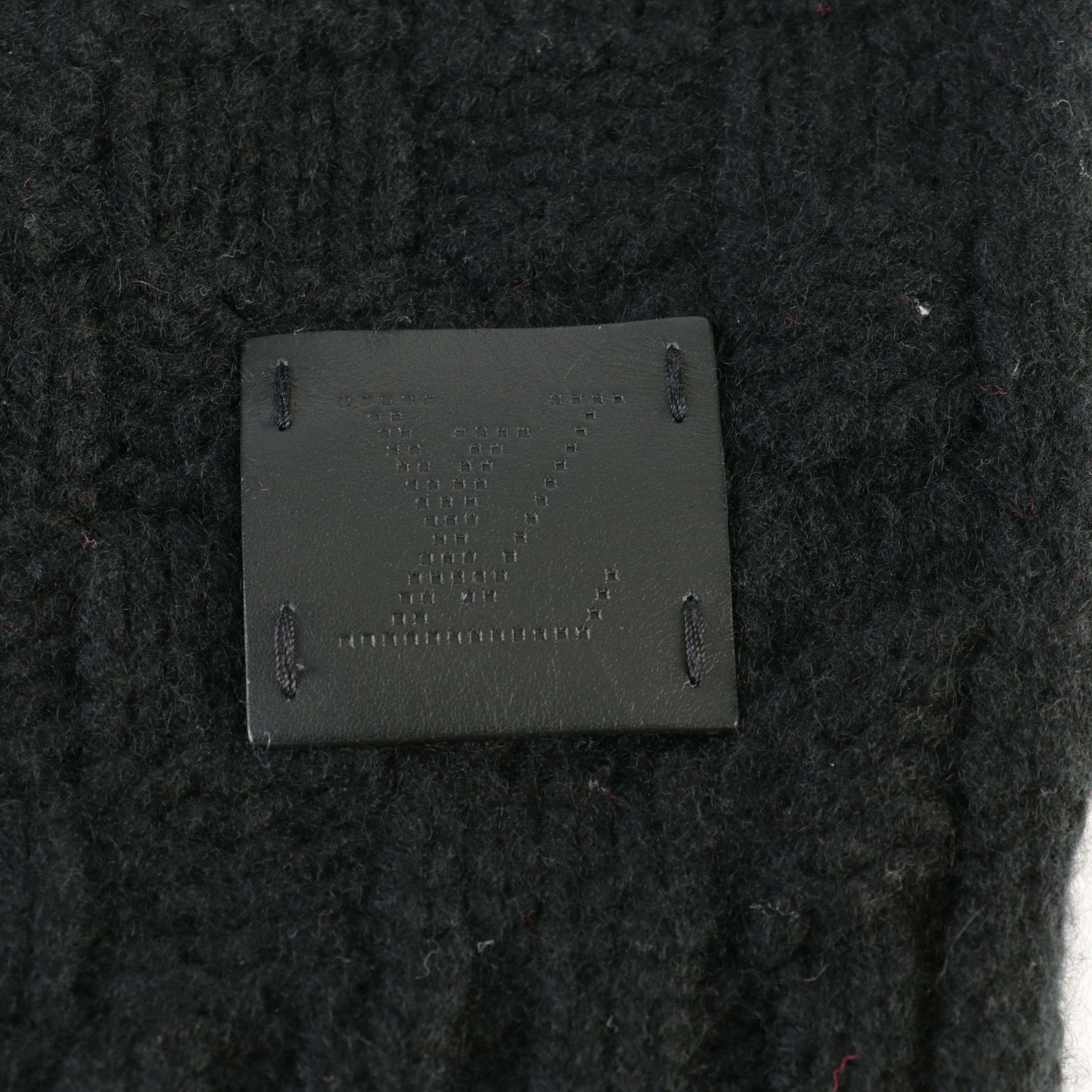 Louis Vuitton Echarpe Helsinki Cashmere Muffler in Black