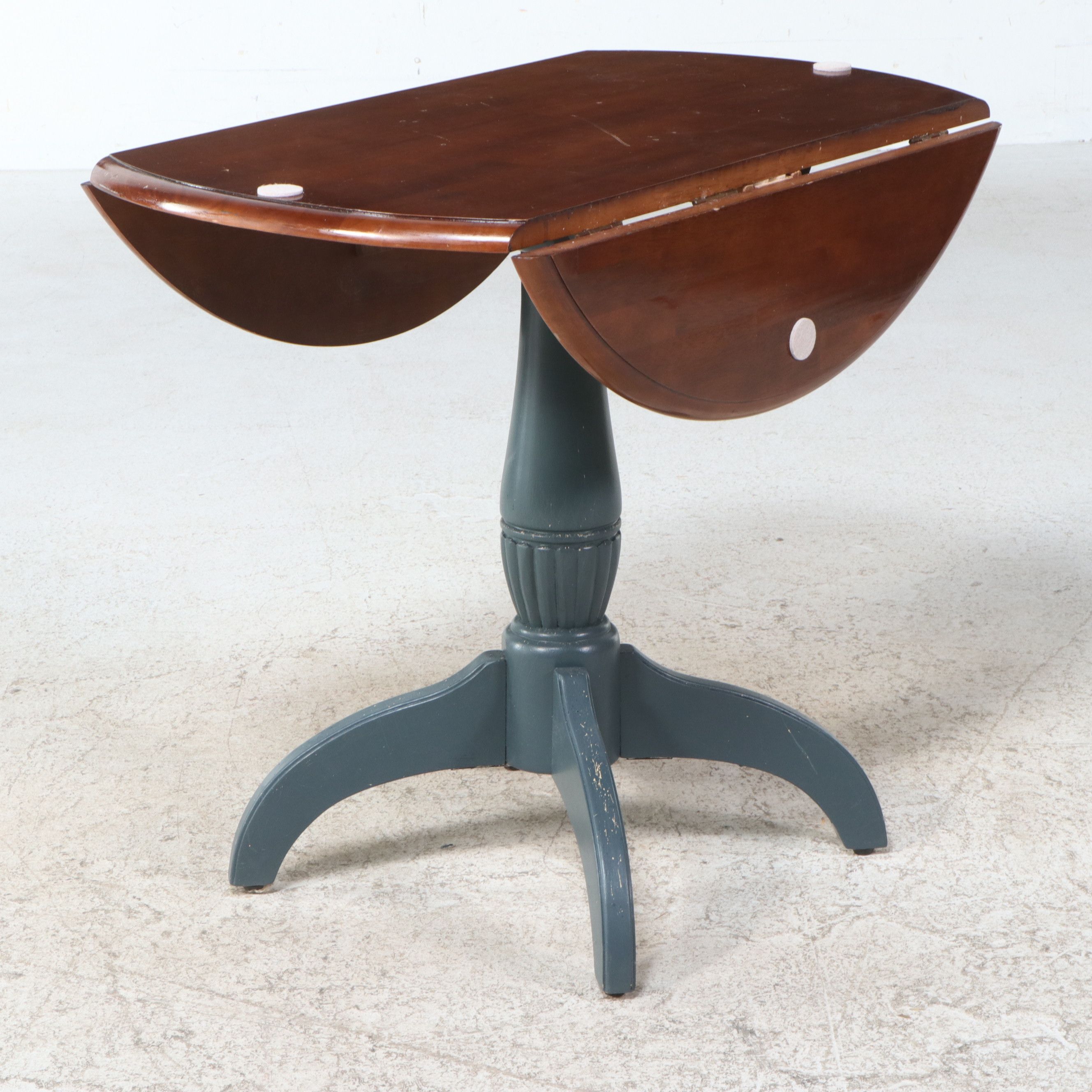 Colonial Style Drop-Leaf Pedestal Table