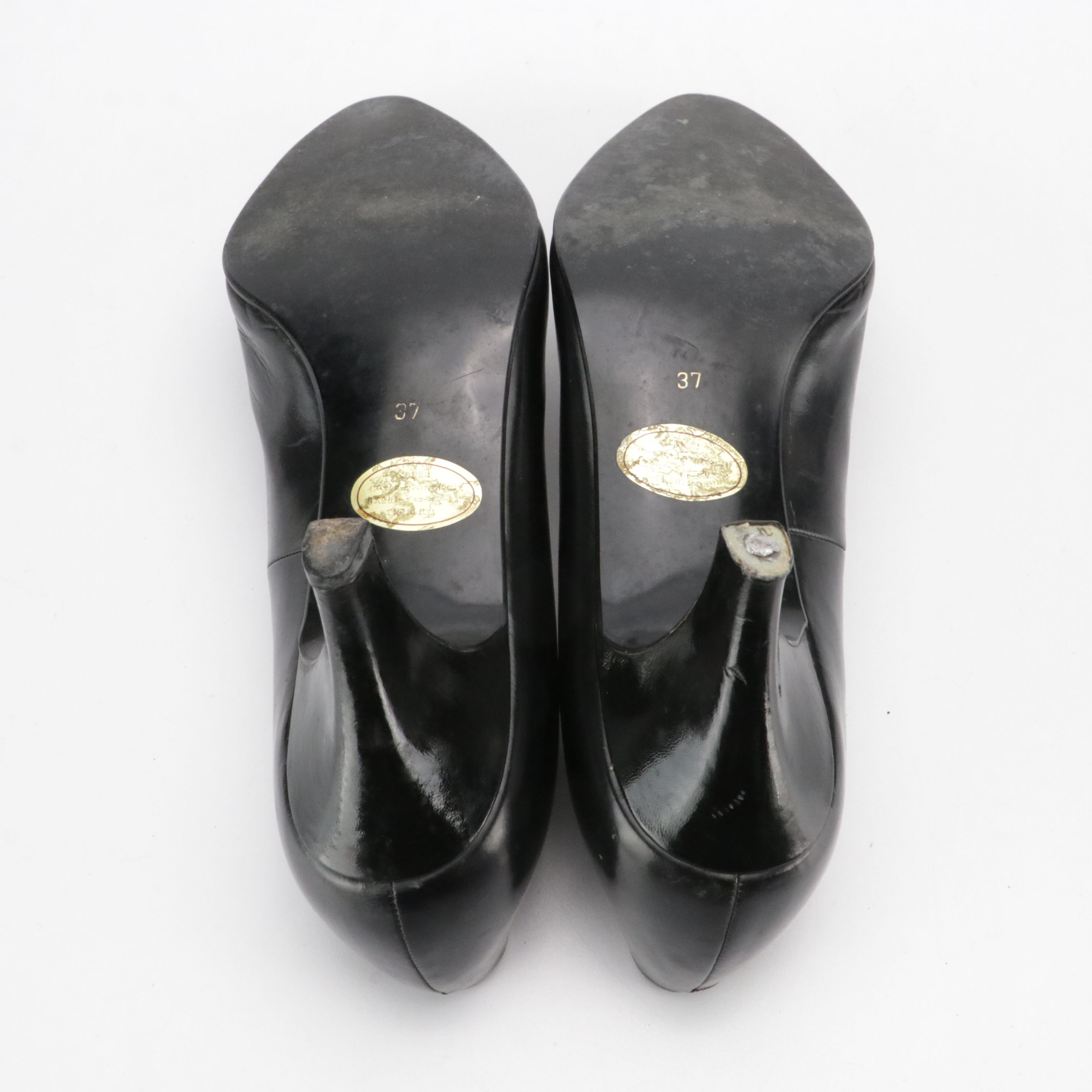 Yves Saint Laurent Black Leather Pumps